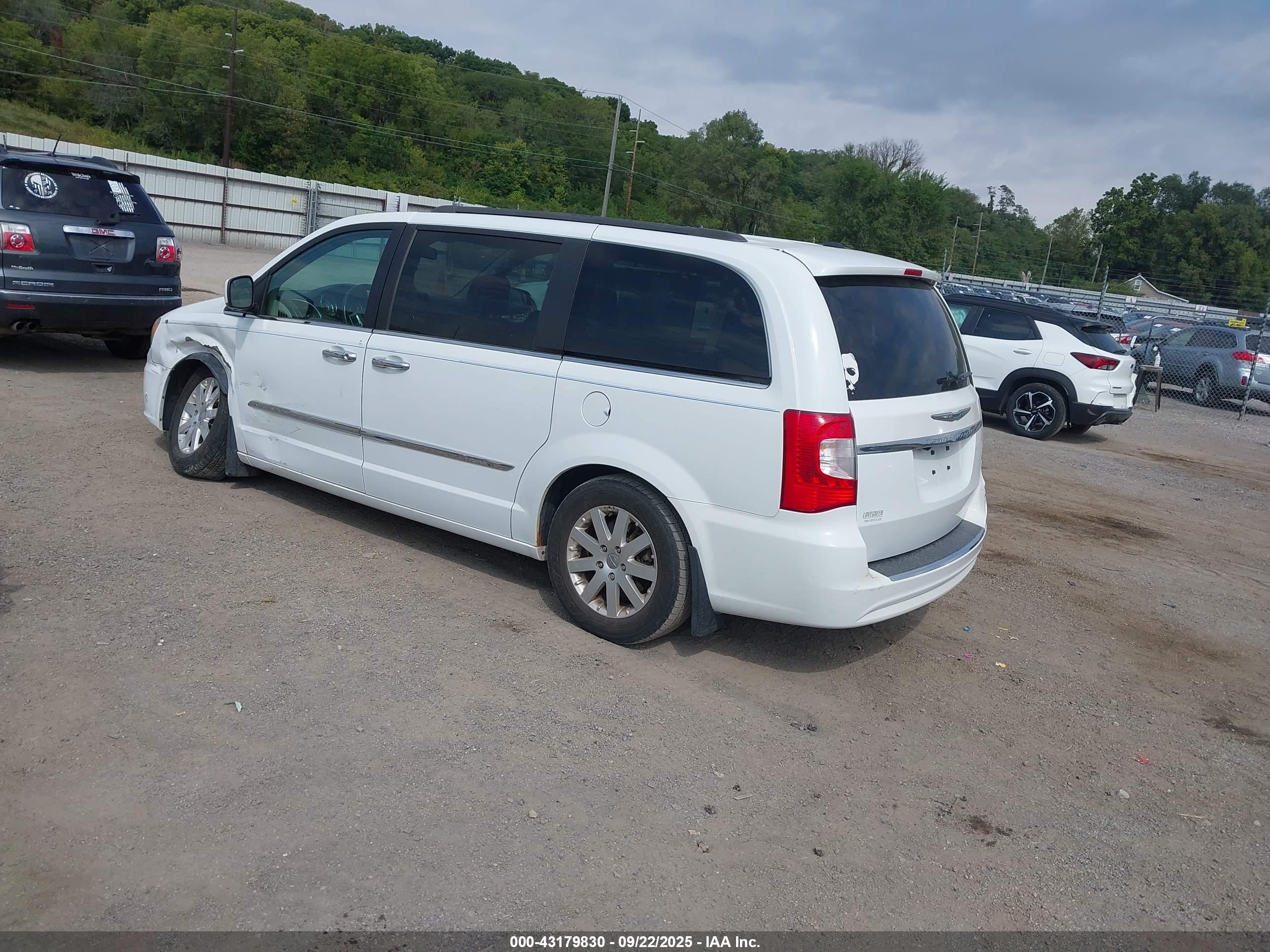CHRYSLER TOWN image 3