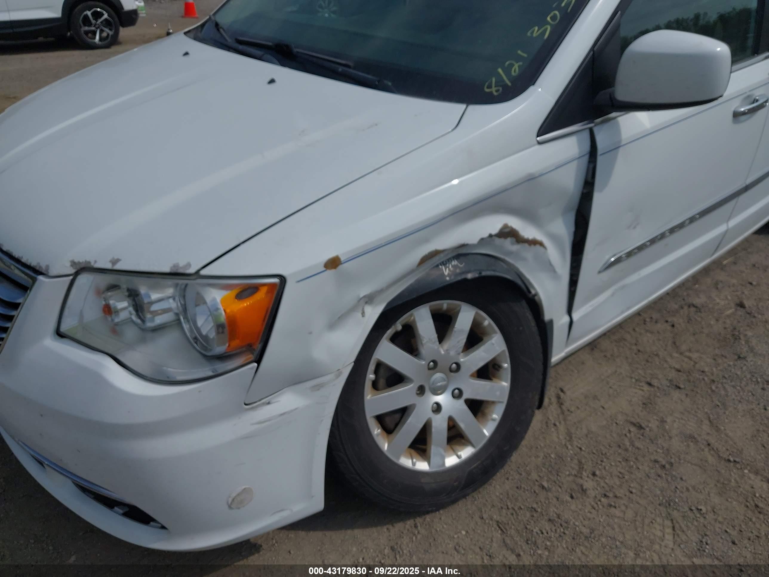CHRYSLER TOWN image 6