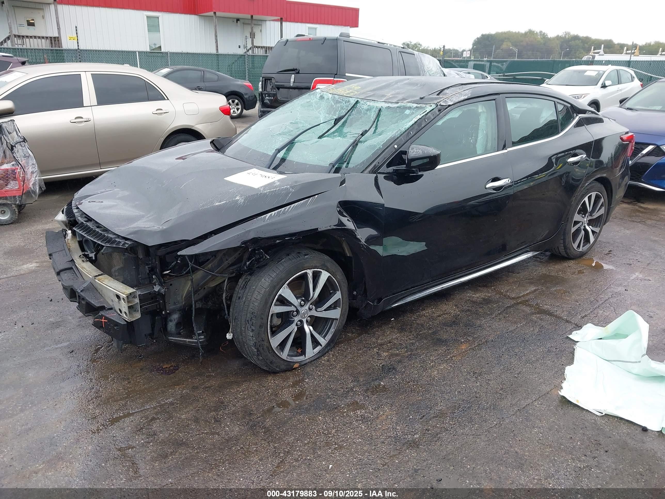 NISSAN MAXIMA image 2
