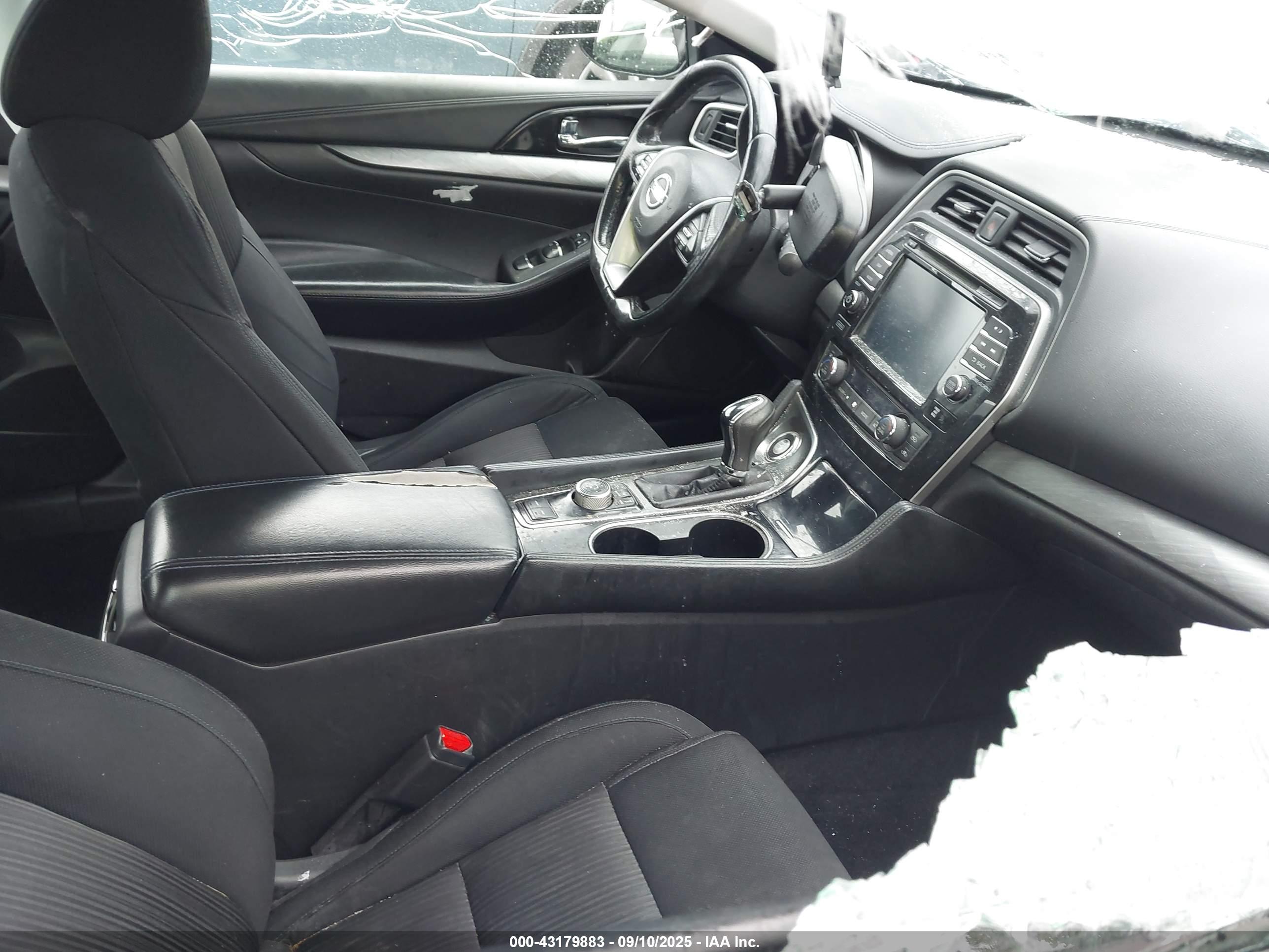 NISSAN MAXIMA image 5