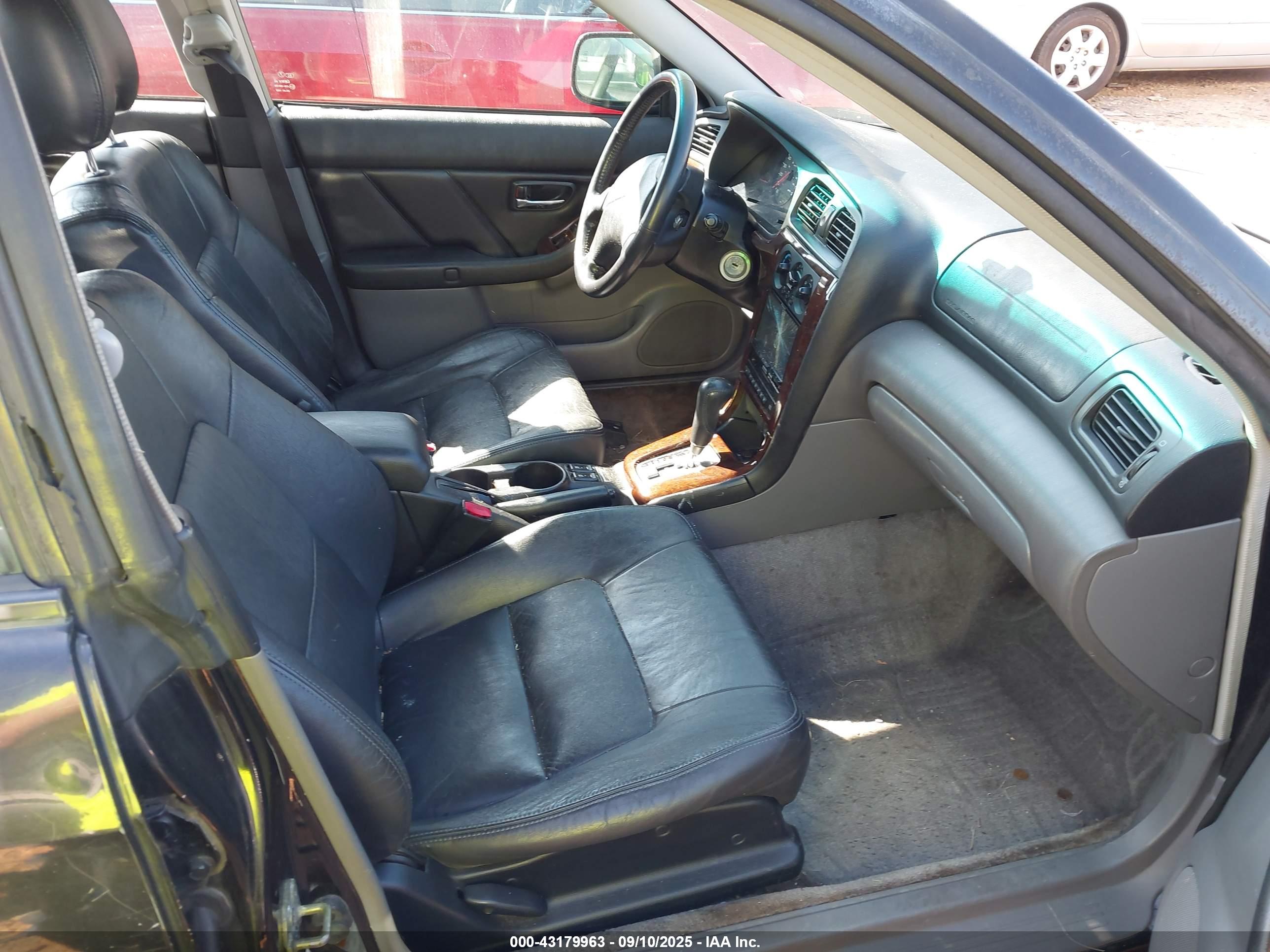 SUBARU OUTBACK image 5