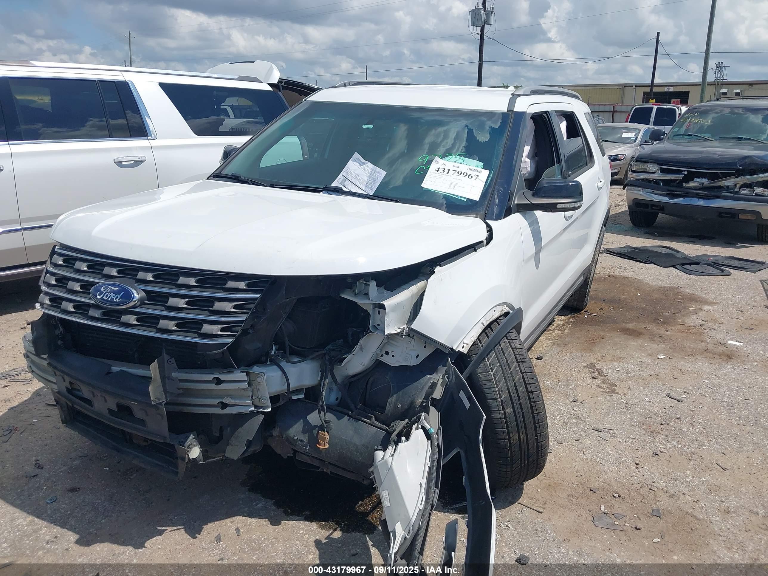 FORD EXPLORER image 2