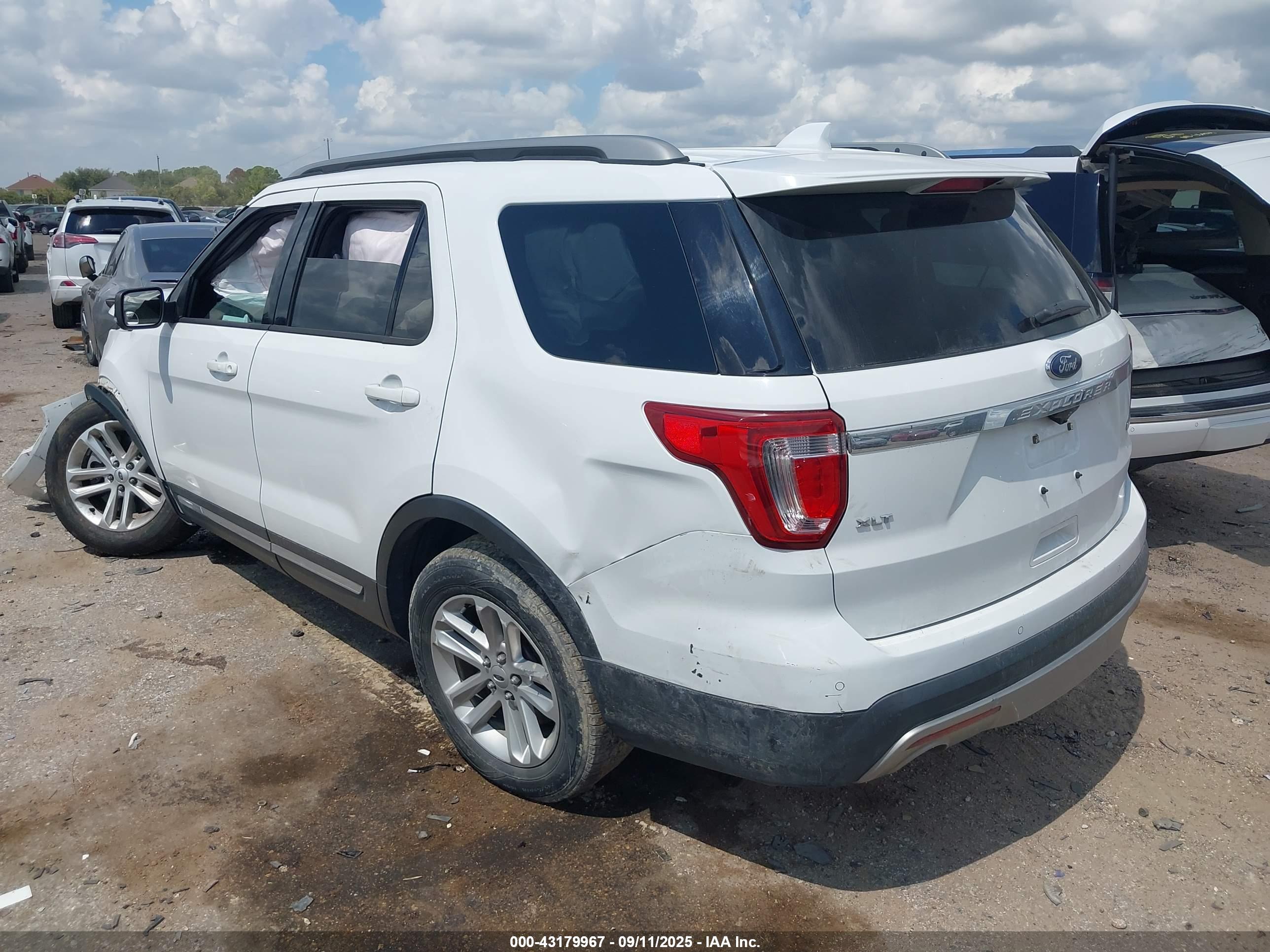 FORD EXPLORER image 3