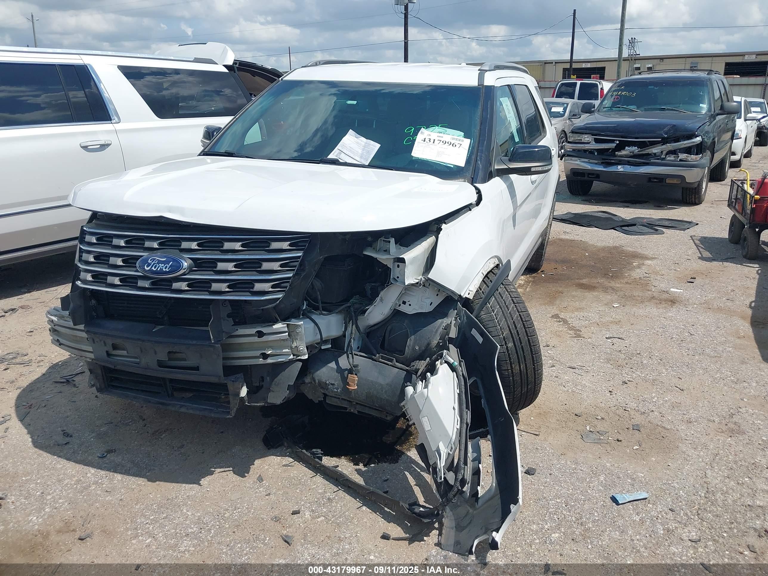 FORD EXPLORER image 6
