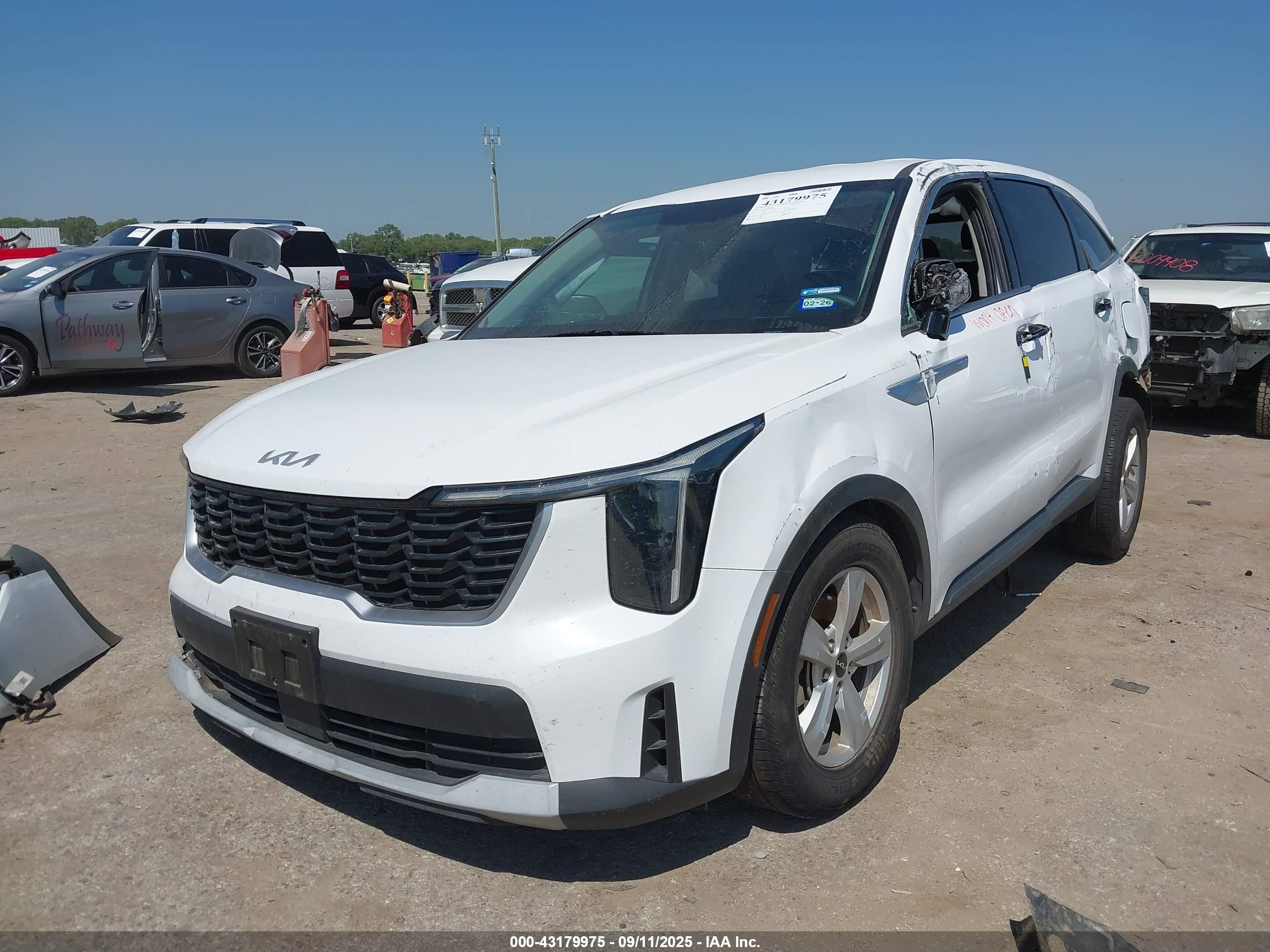 KIA SORENTO image 2