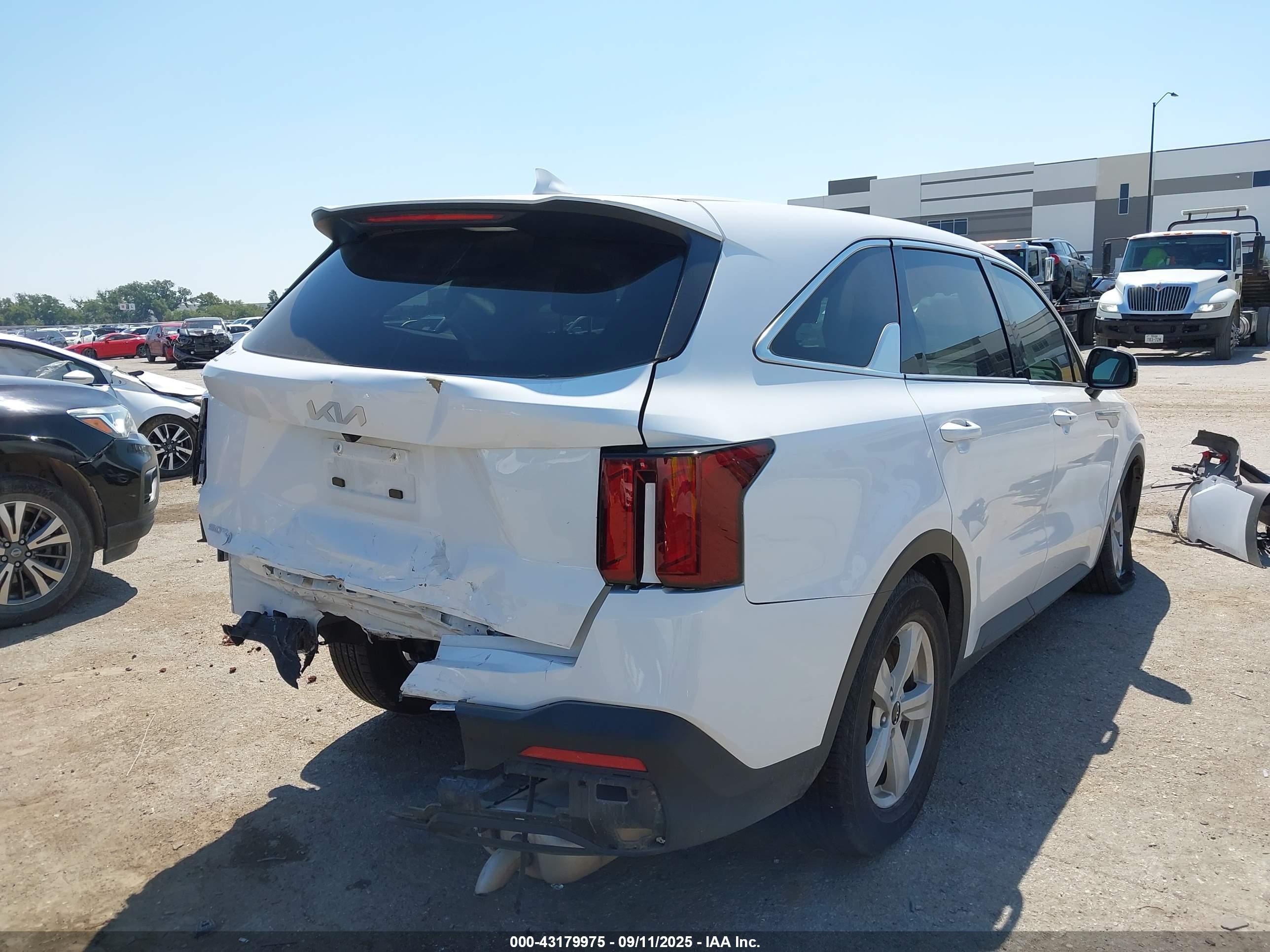 KIA SORENTO image 4
