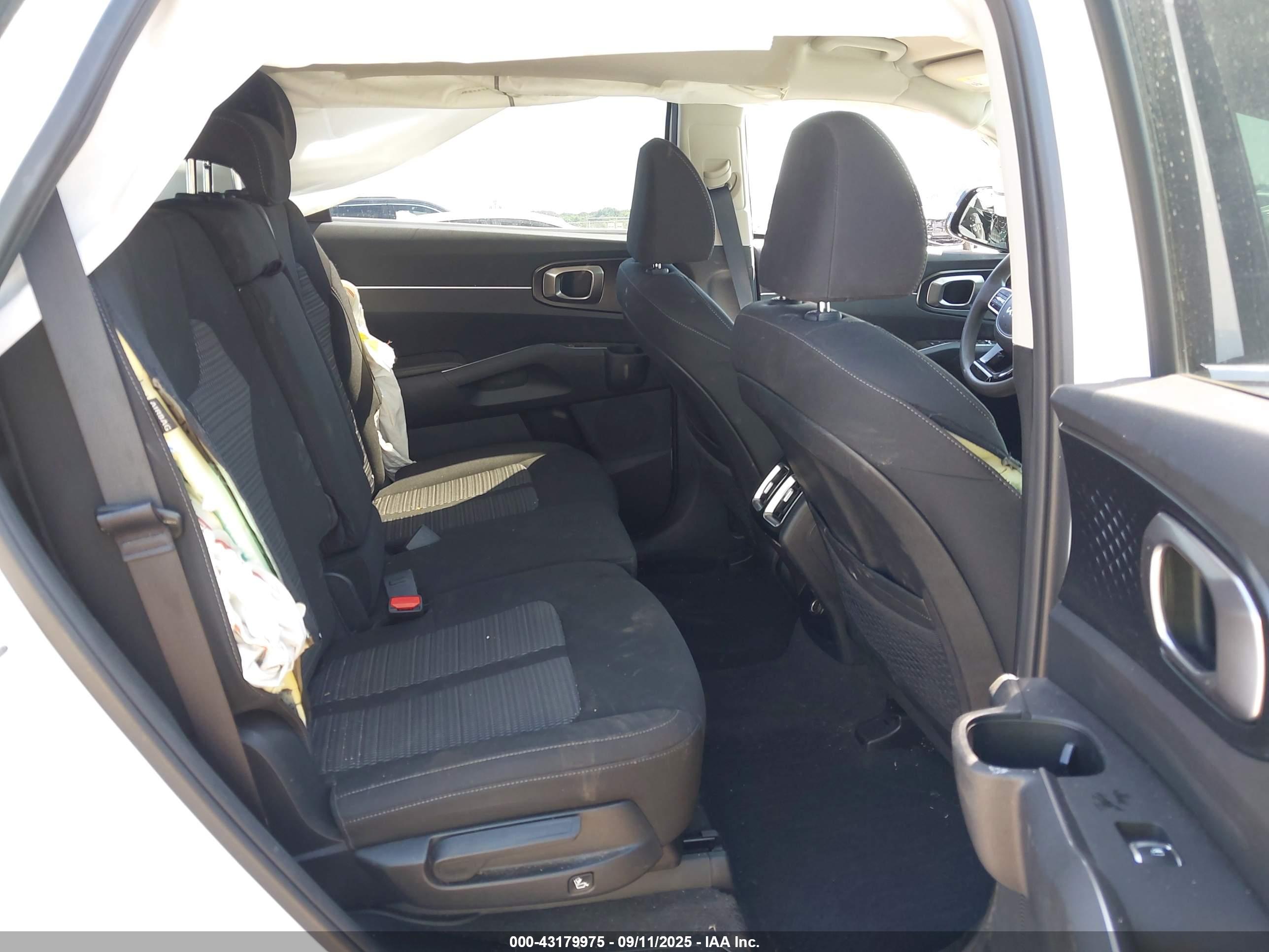 KIA SORENTO image 8