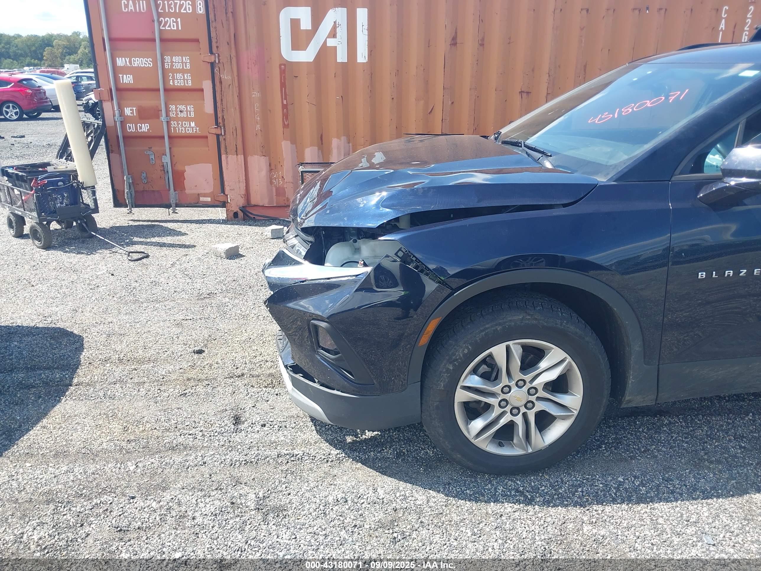CHEVROLET BLAZER image 6