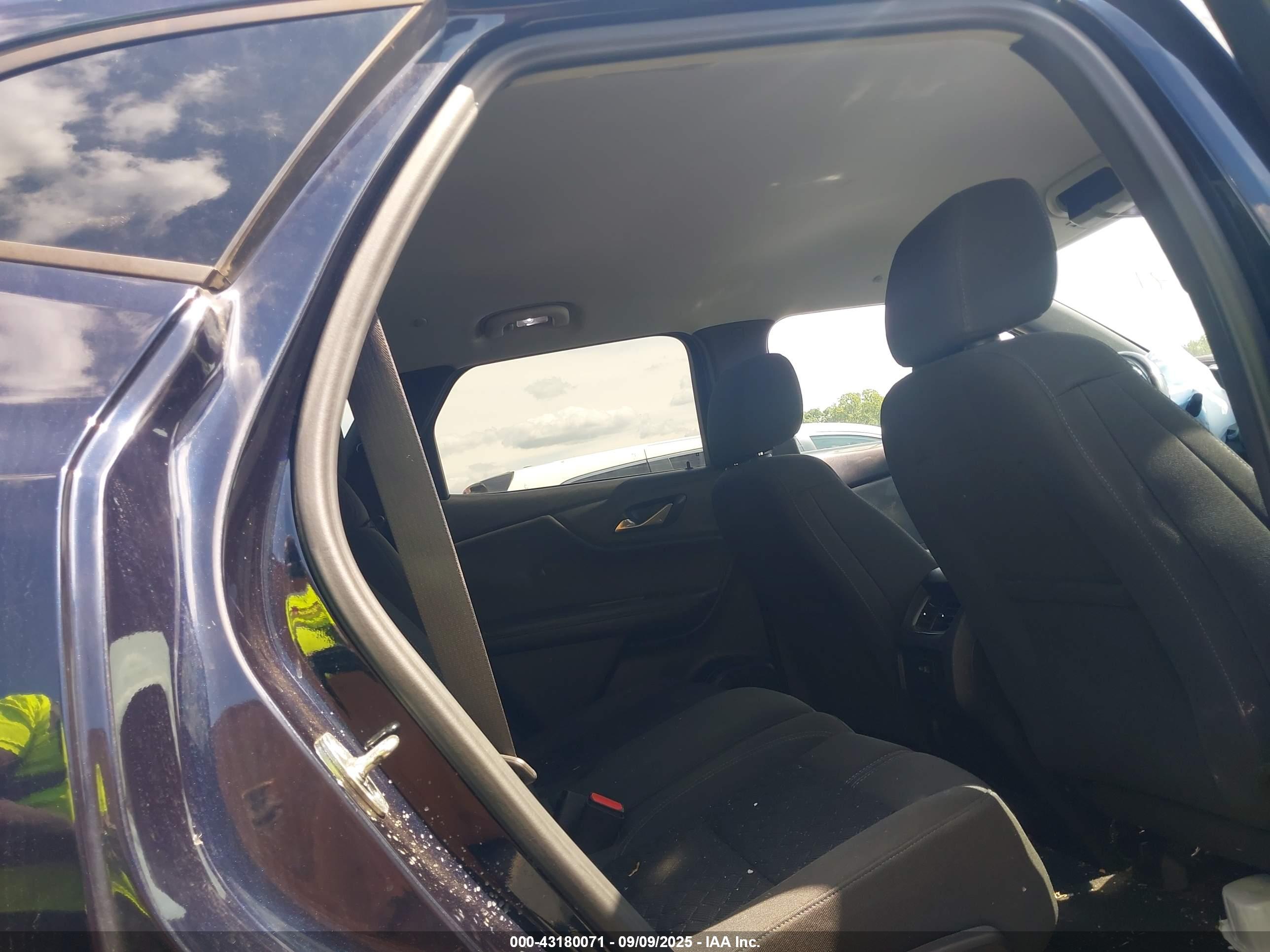 CHEVROLET BLAZER image 8