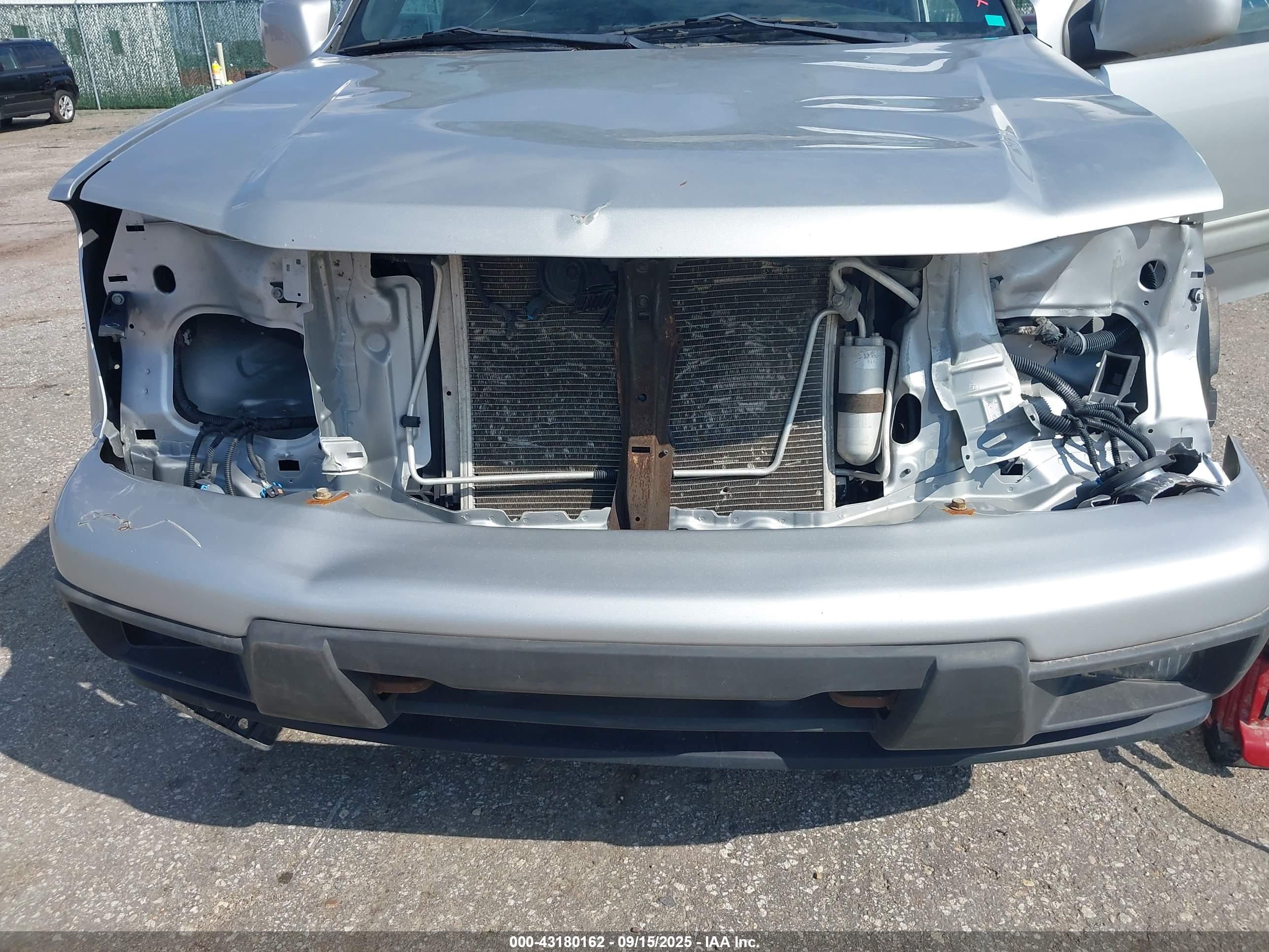 CHEVROLET COLORADO image 6