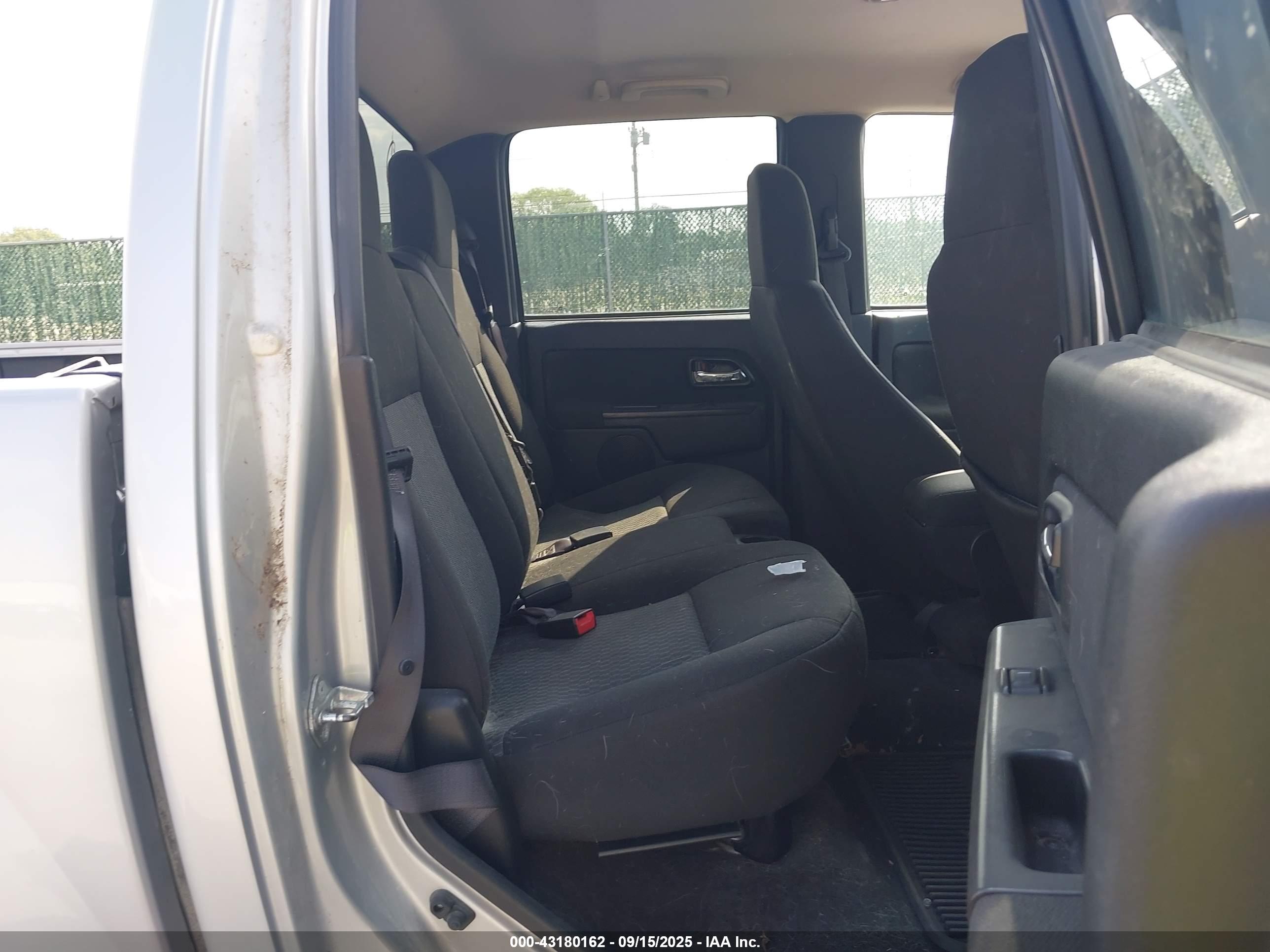 CHEVROLET COLORADO image 8