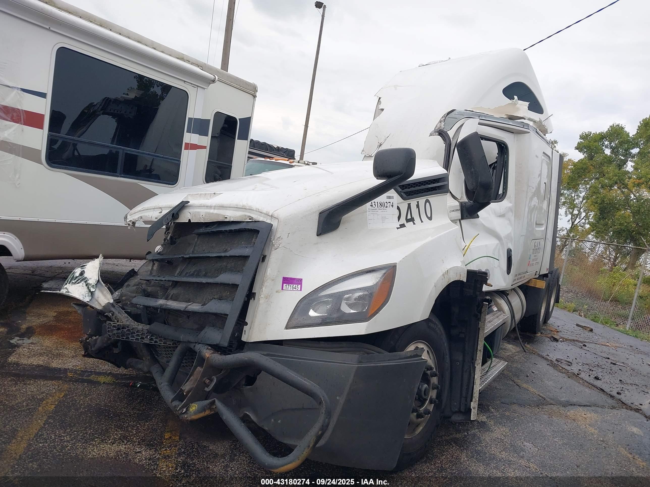 FREIGHTLINER NEW image 2