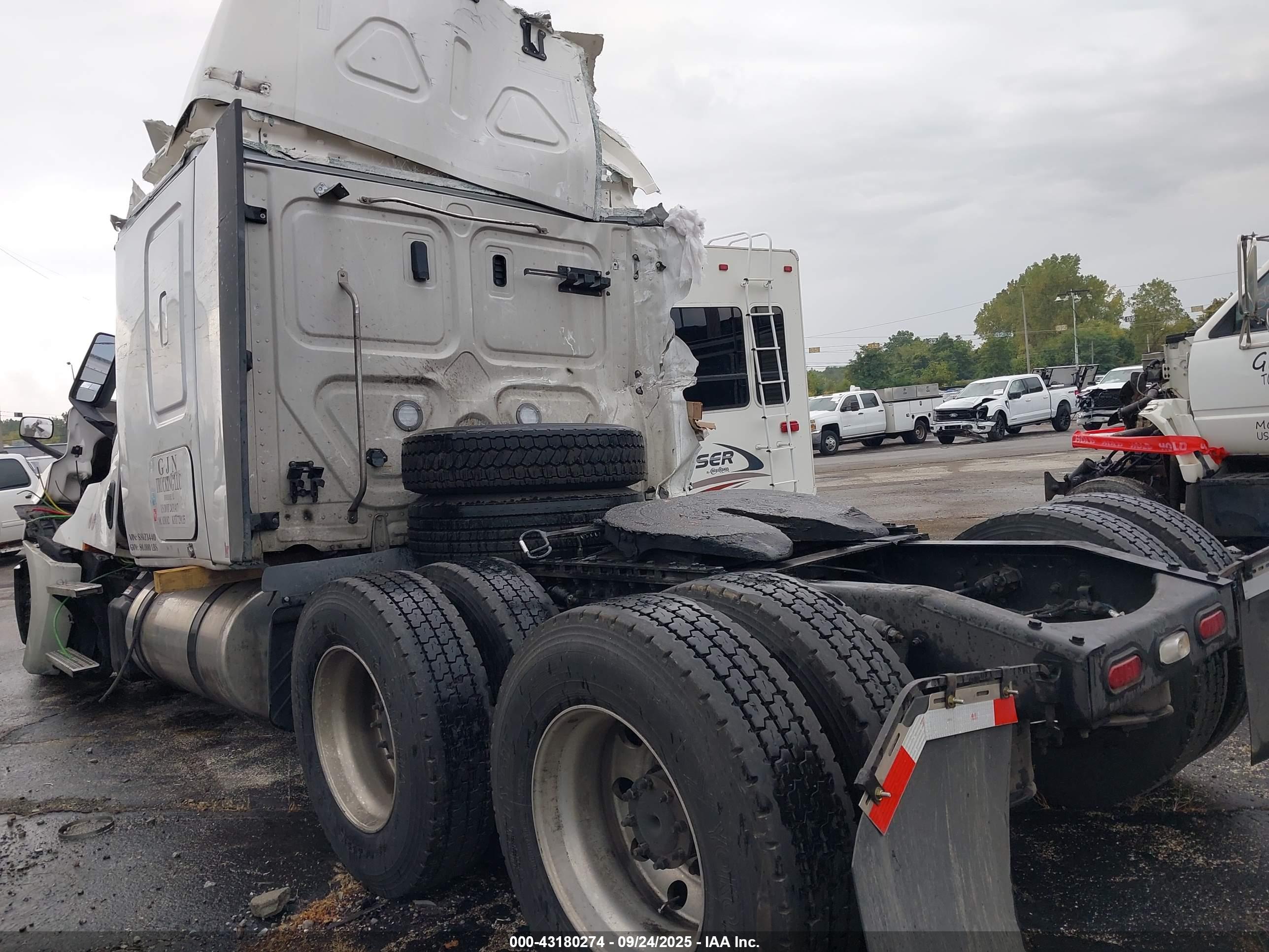 FREIGHTLINER NEW image 3