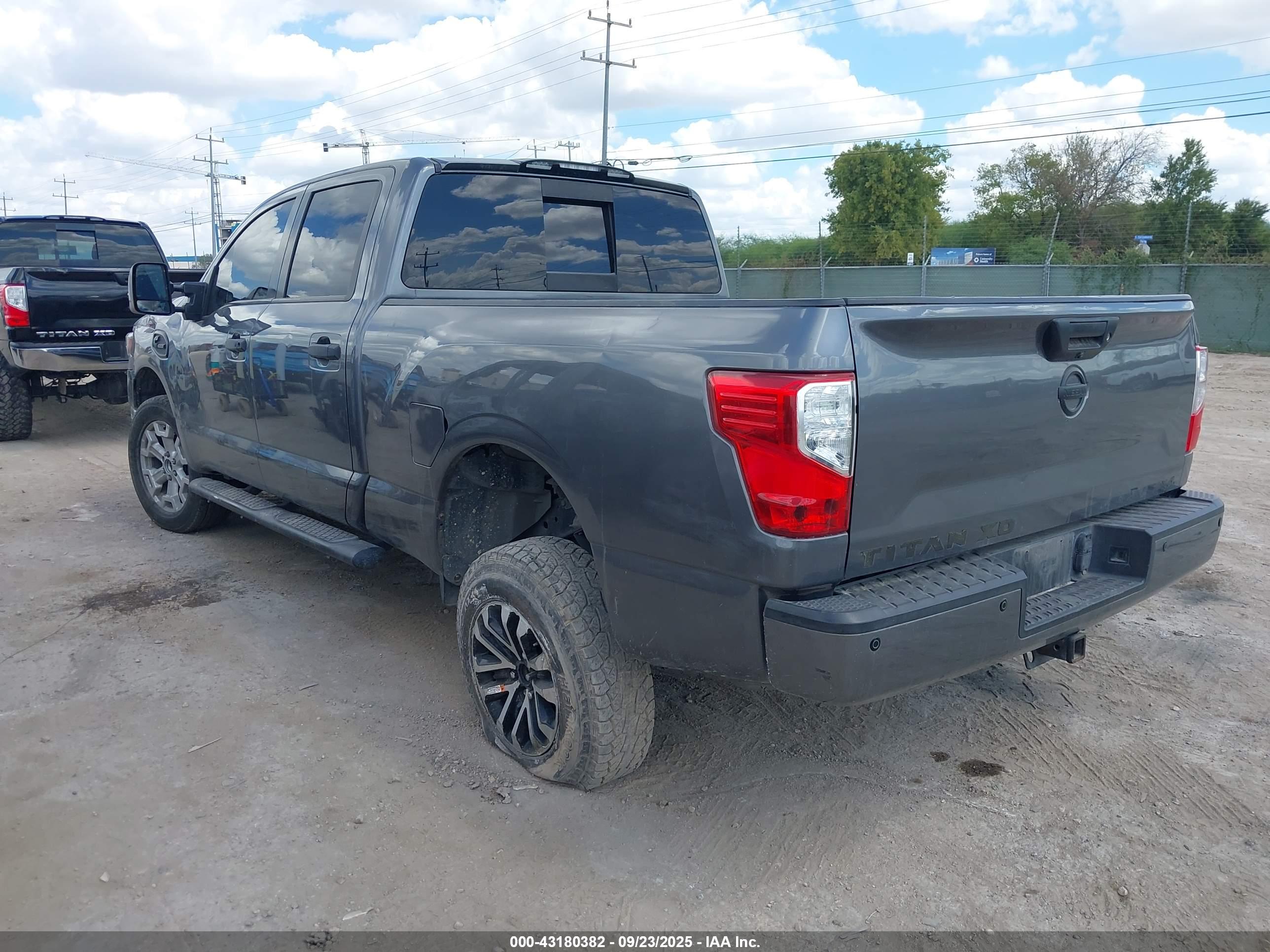 NISSAN TITAN image 3