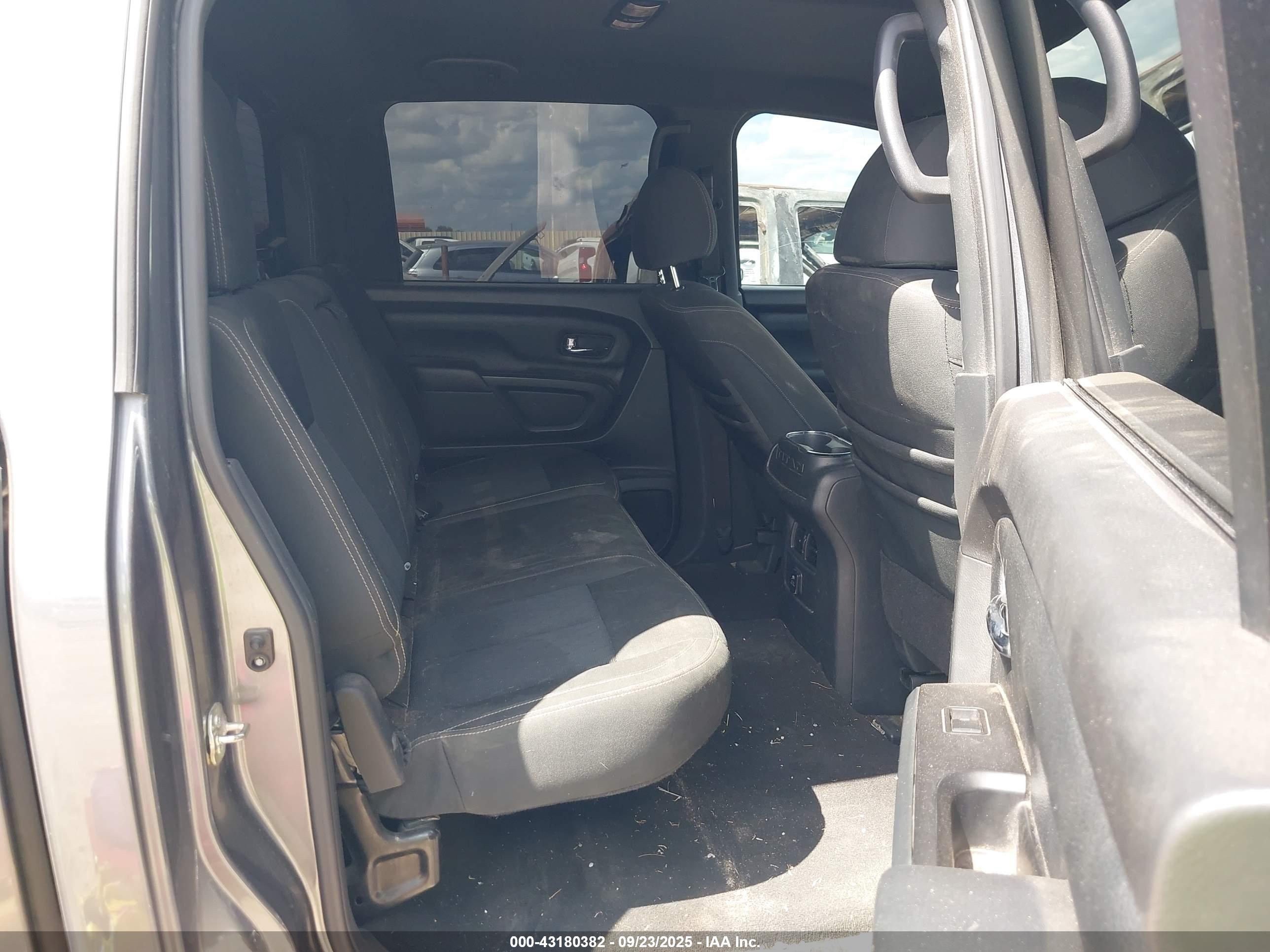 NISSAN TITAN image 8