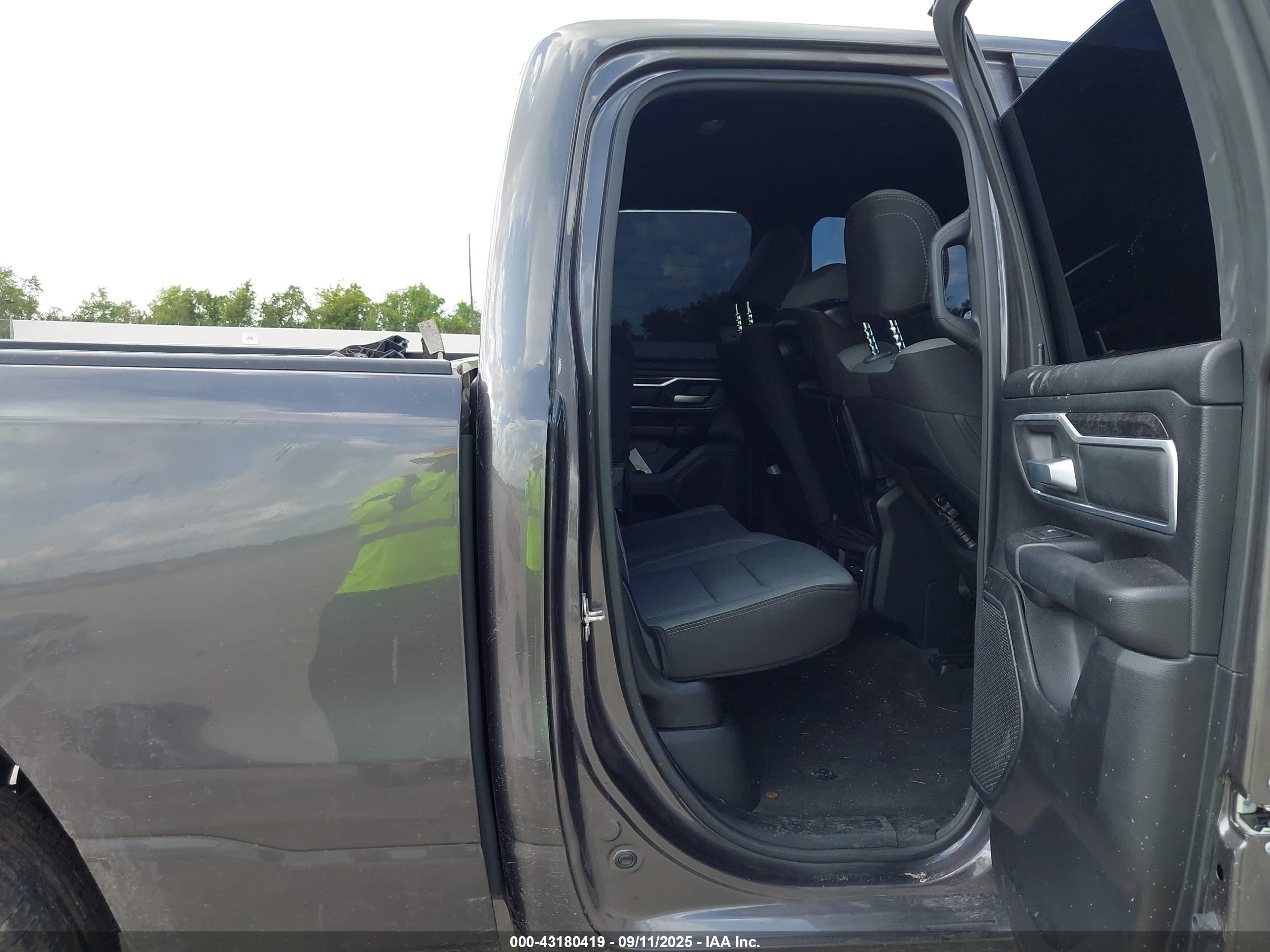 RAM 1500 image 8