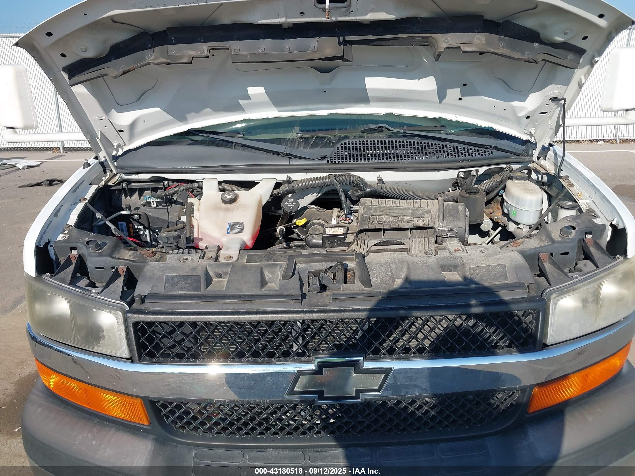 CHEVROLET EXPRESS image 10
