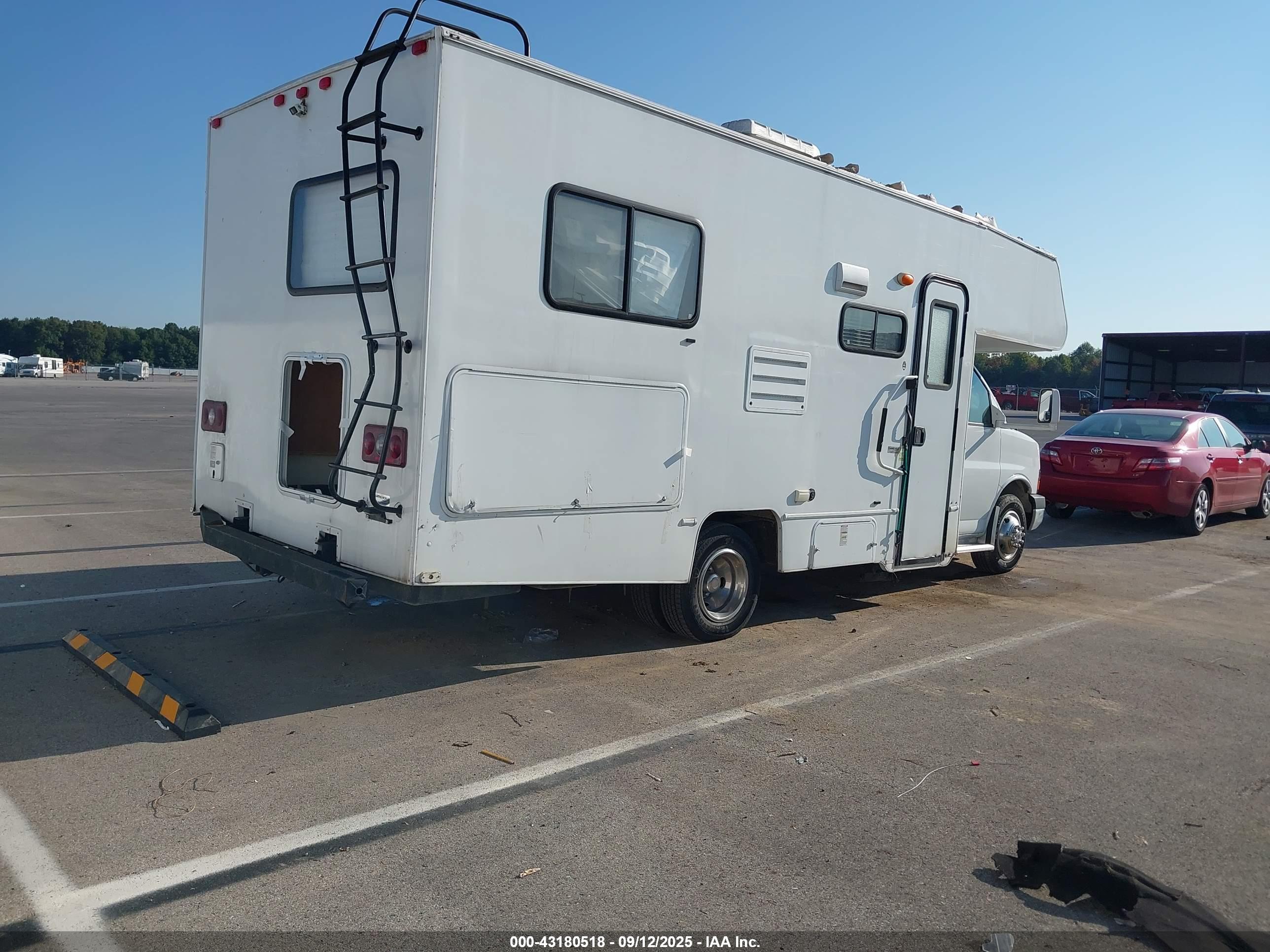 CHEVROLET EXPRESS image 4