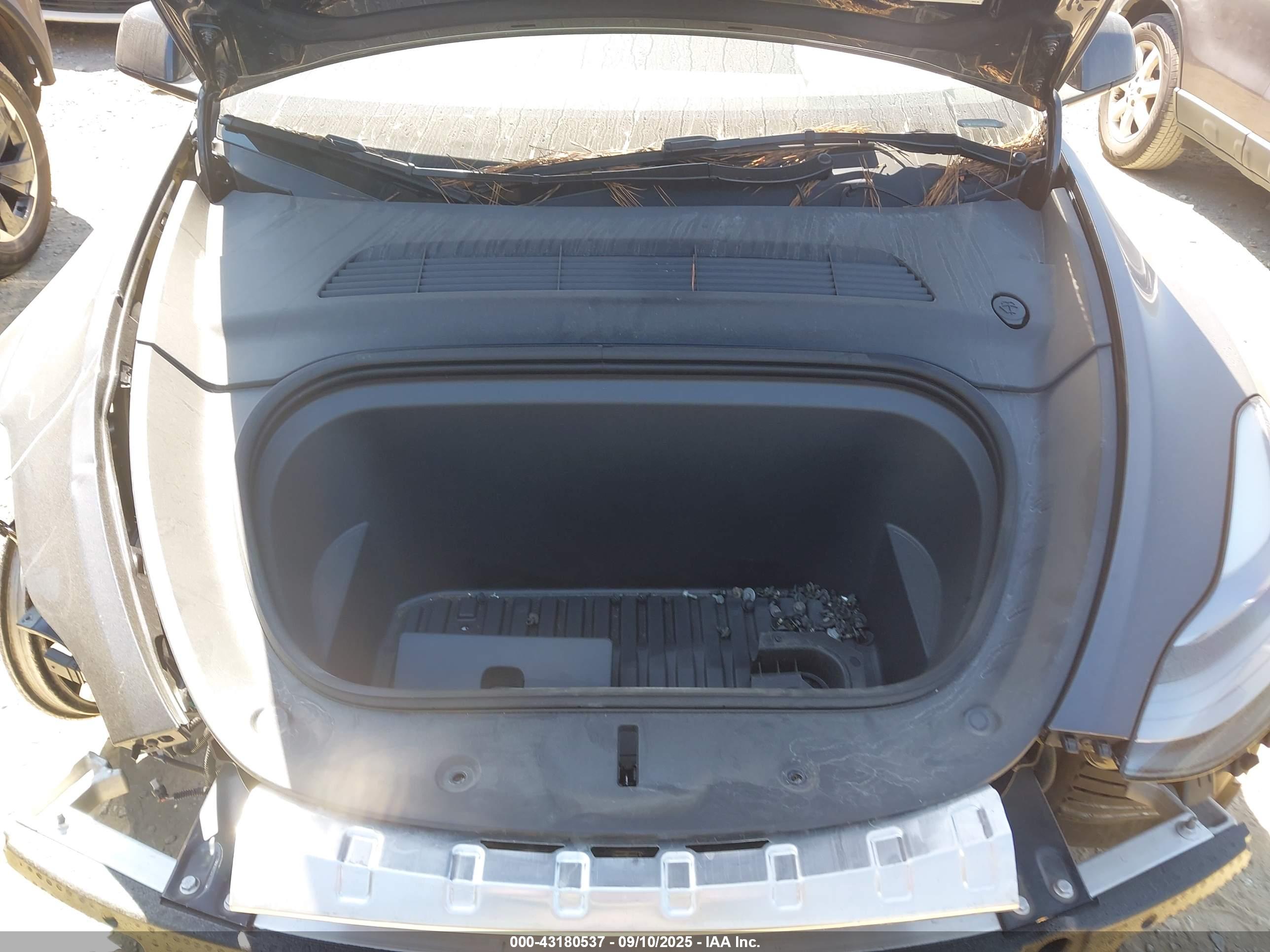 TESLA MODEL image 10