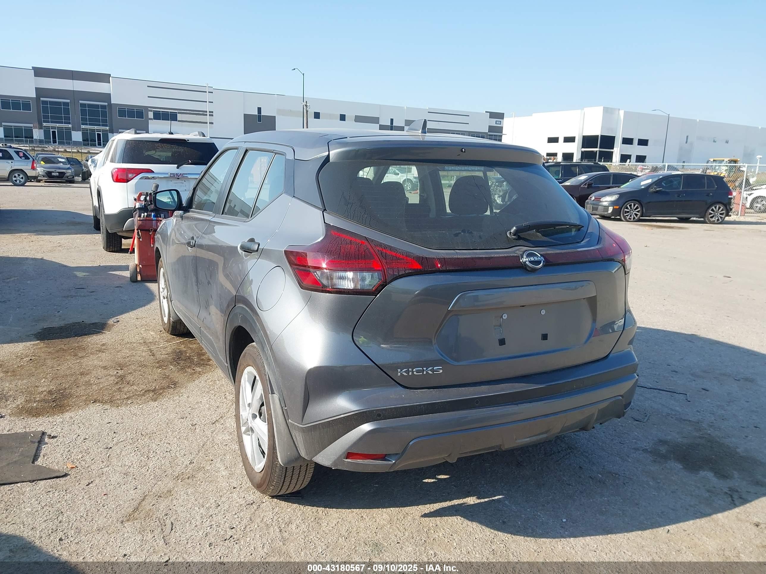 NISSAN KICKS image 3