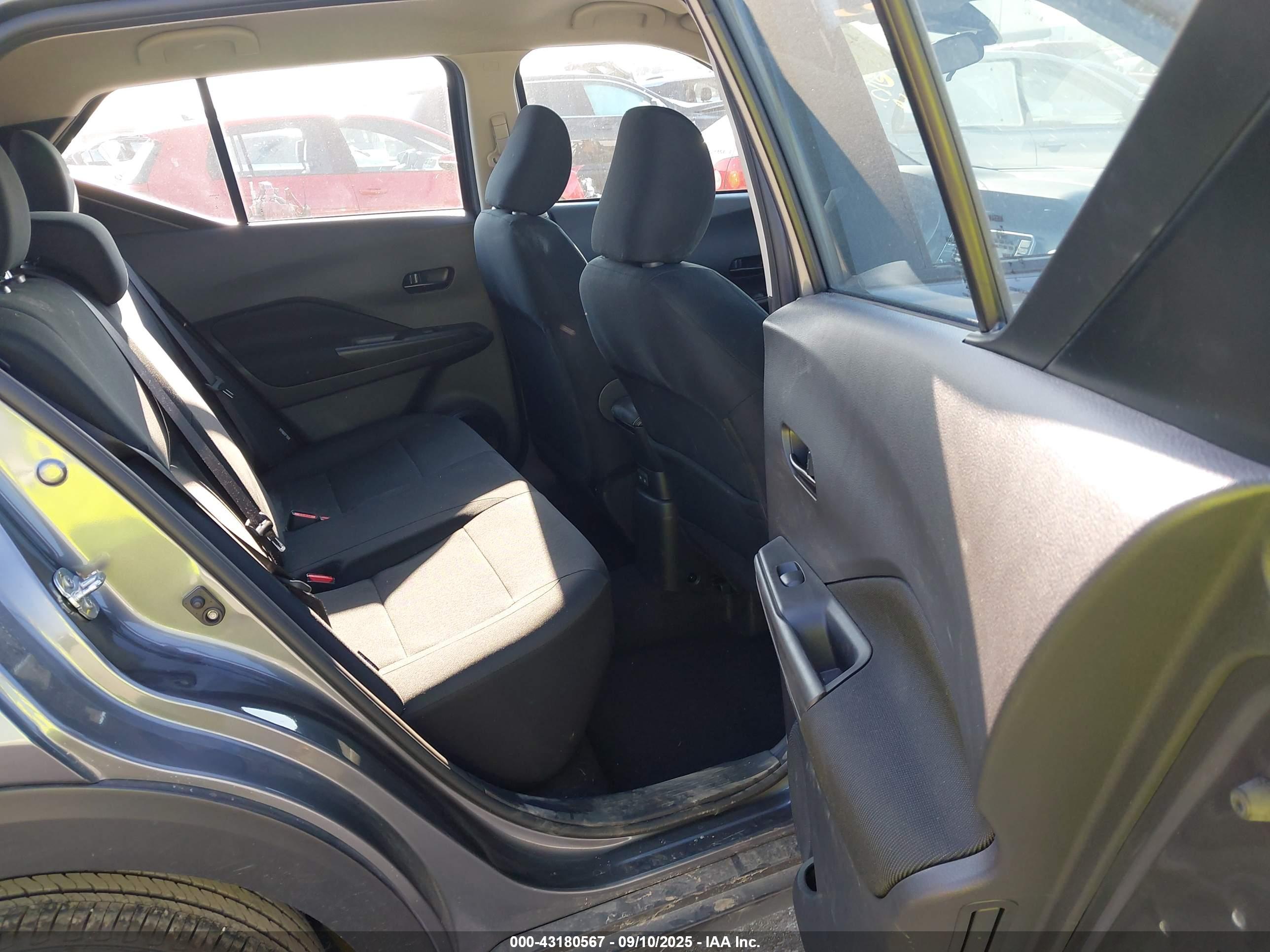 NISSAN KICKS image 8