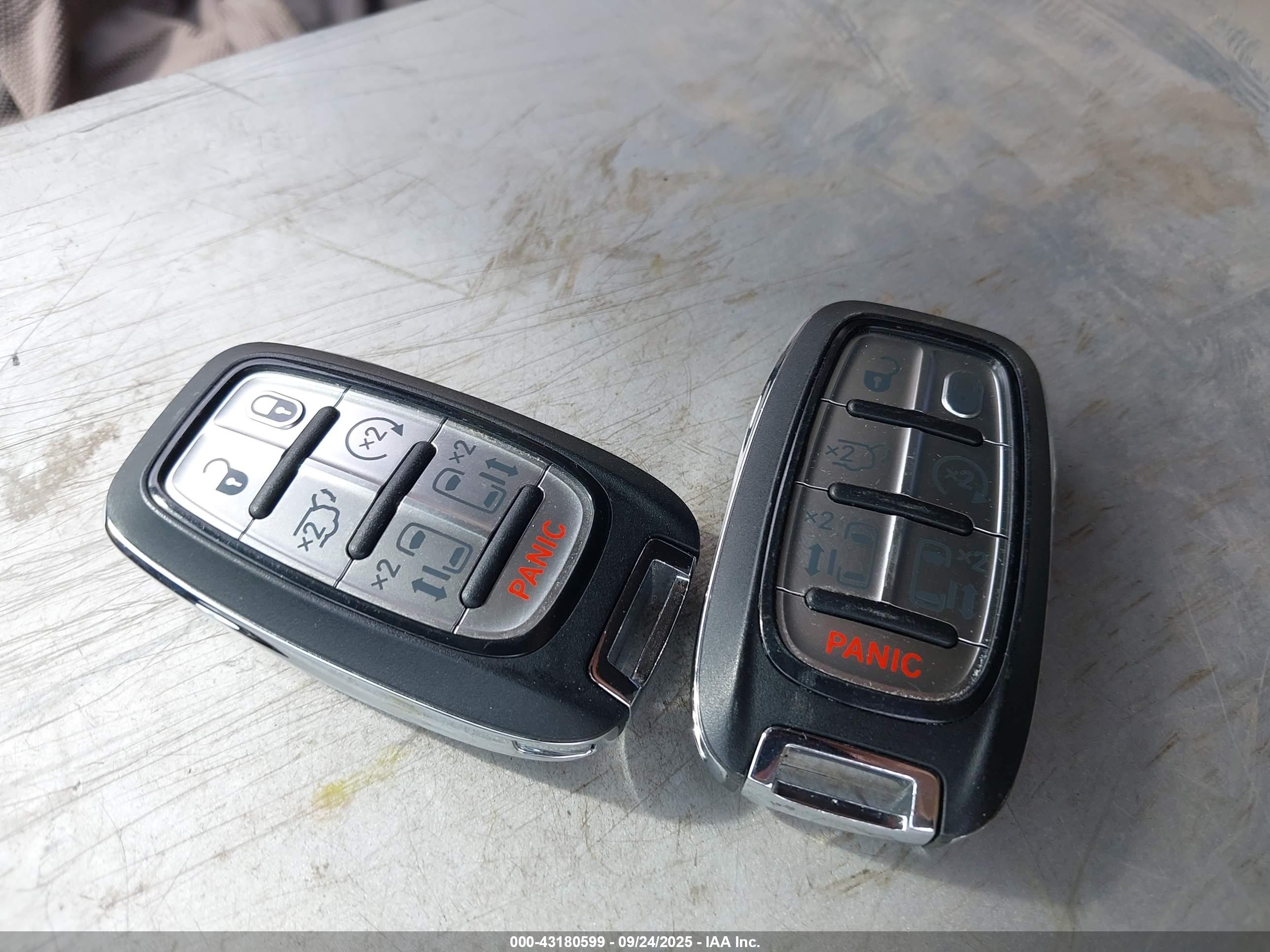 CHRYSLER PACIFICA image 11