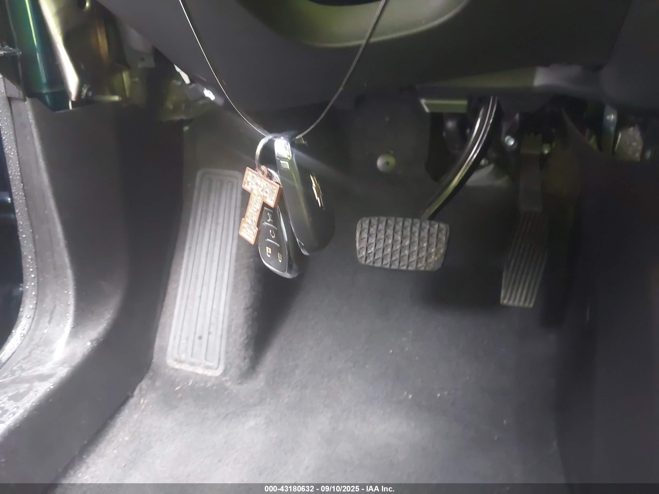 CHEVROLET EQUINOX image 11