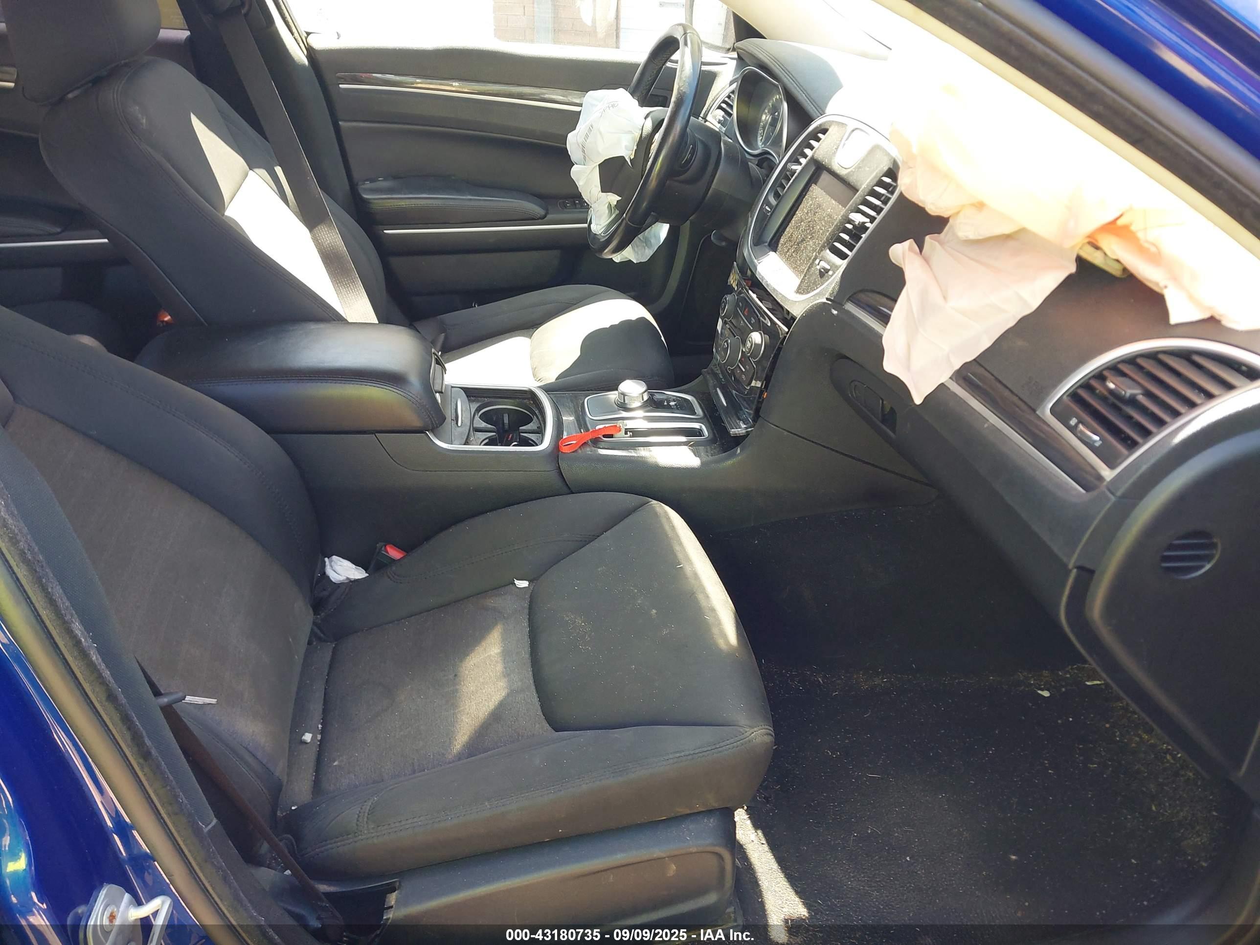 CHRYSLER 300 image 5
