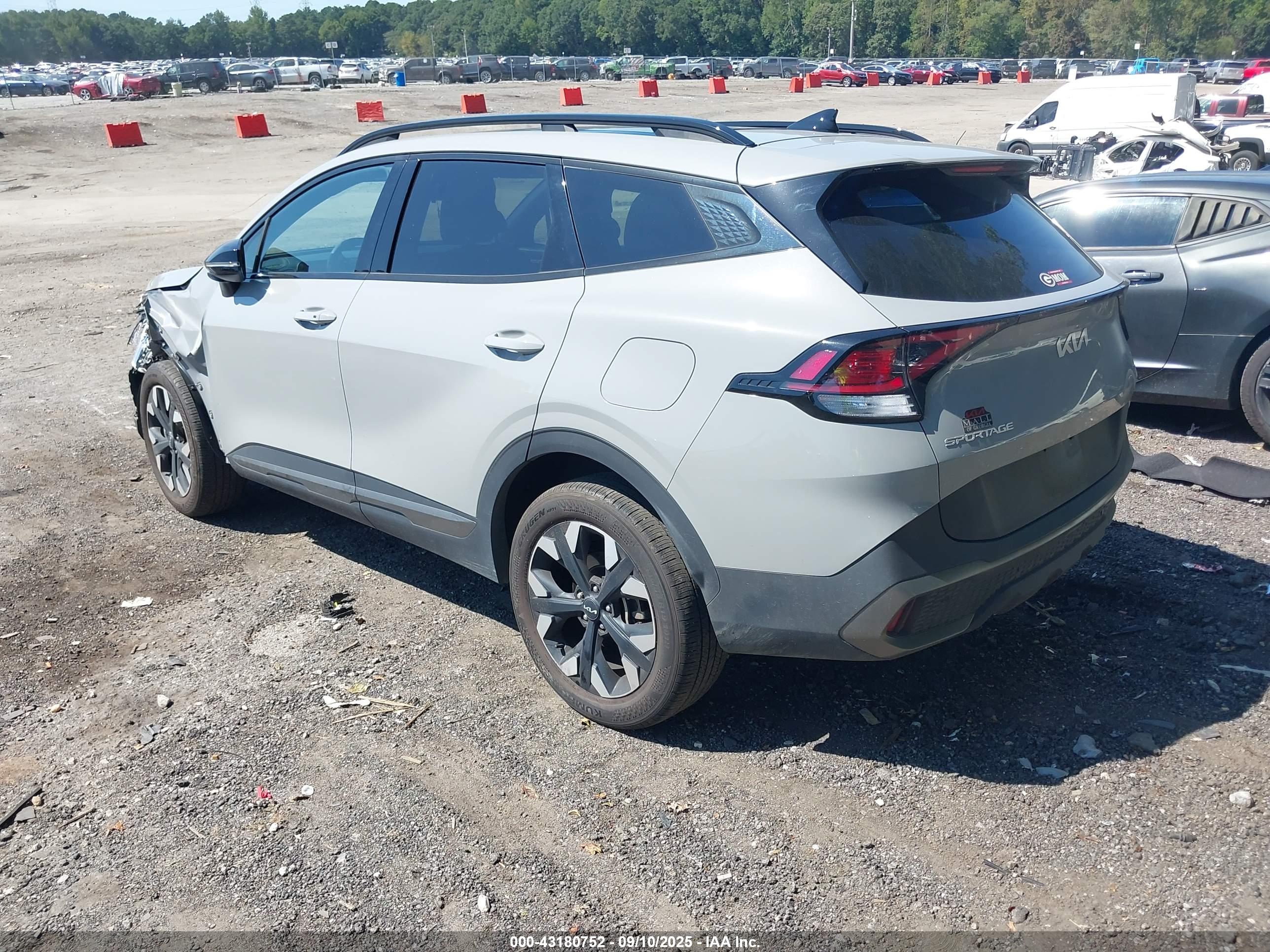 KIA SPORTAGE image 3