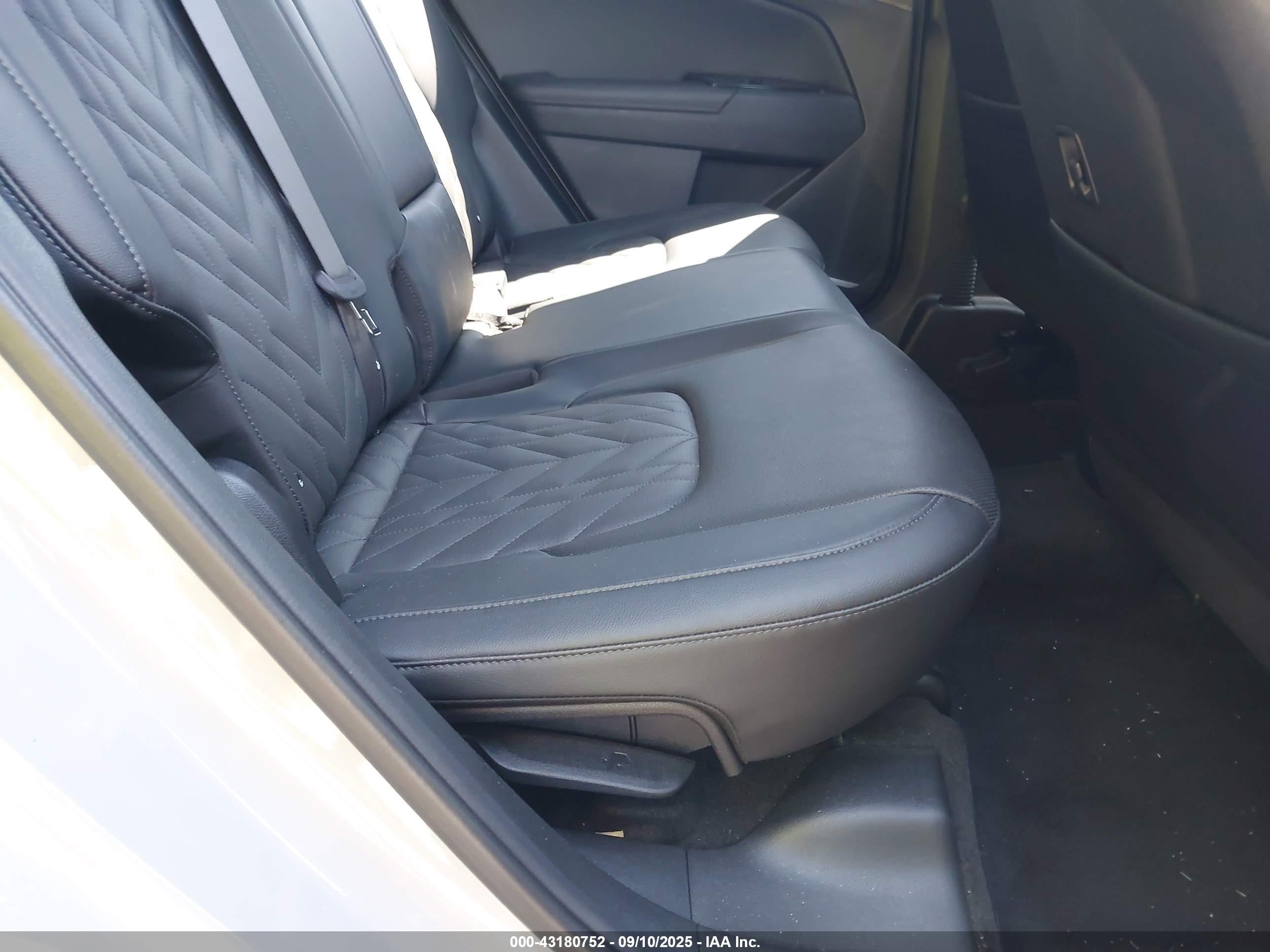 KIA SPORTAGE image 8