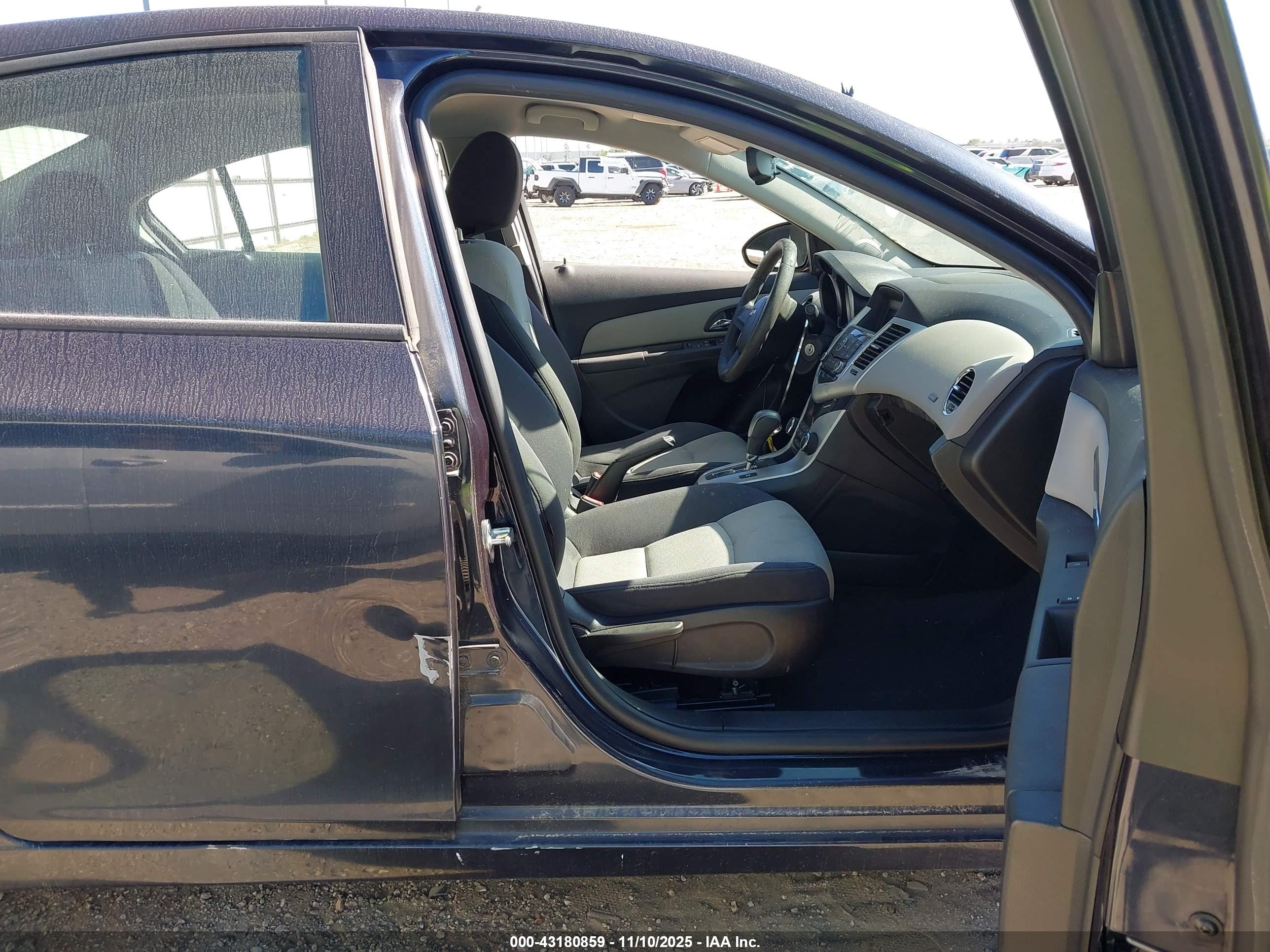 CHEVROLET CRUZE image 5