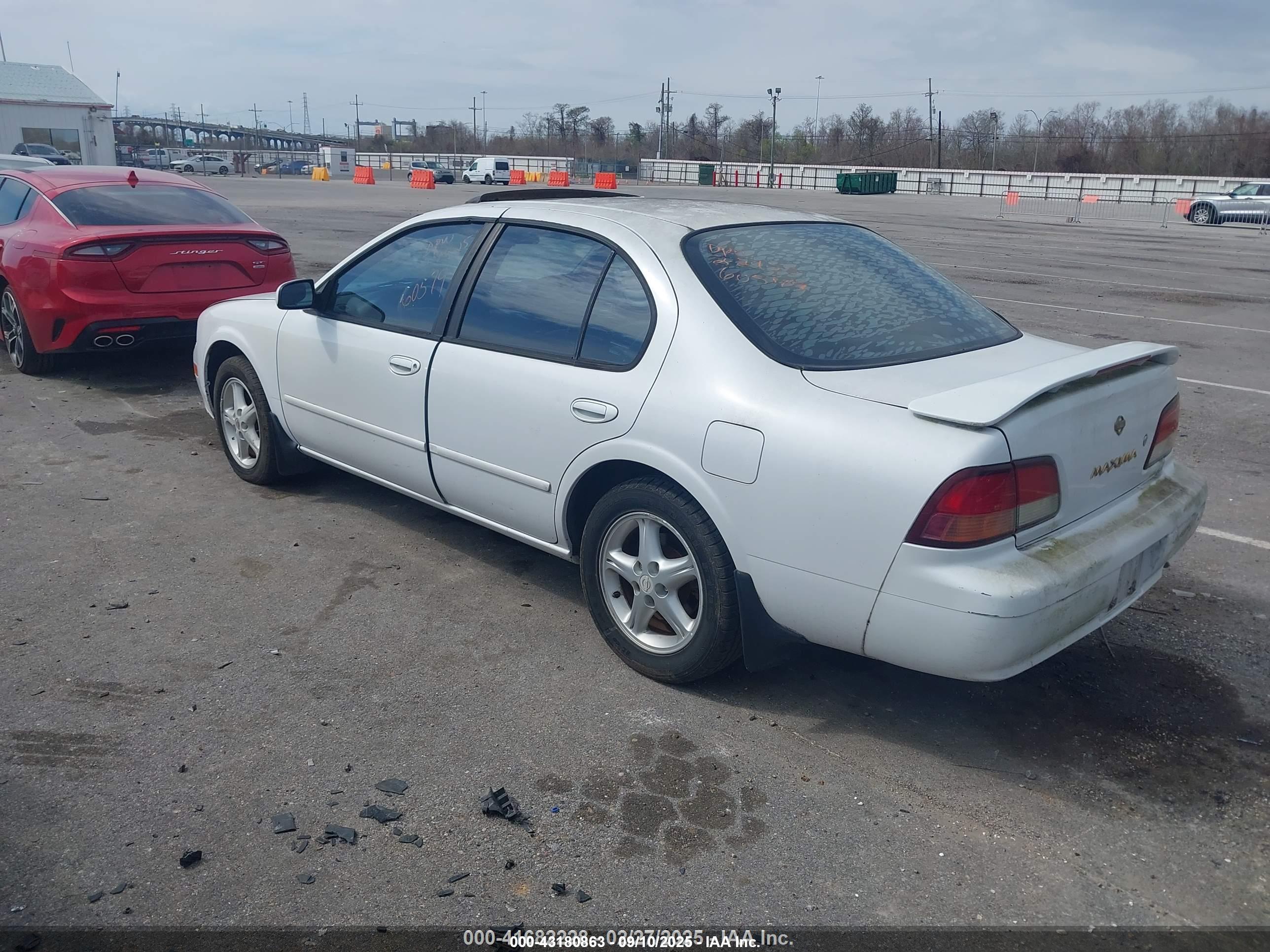NISSAN MAXIMA image 3