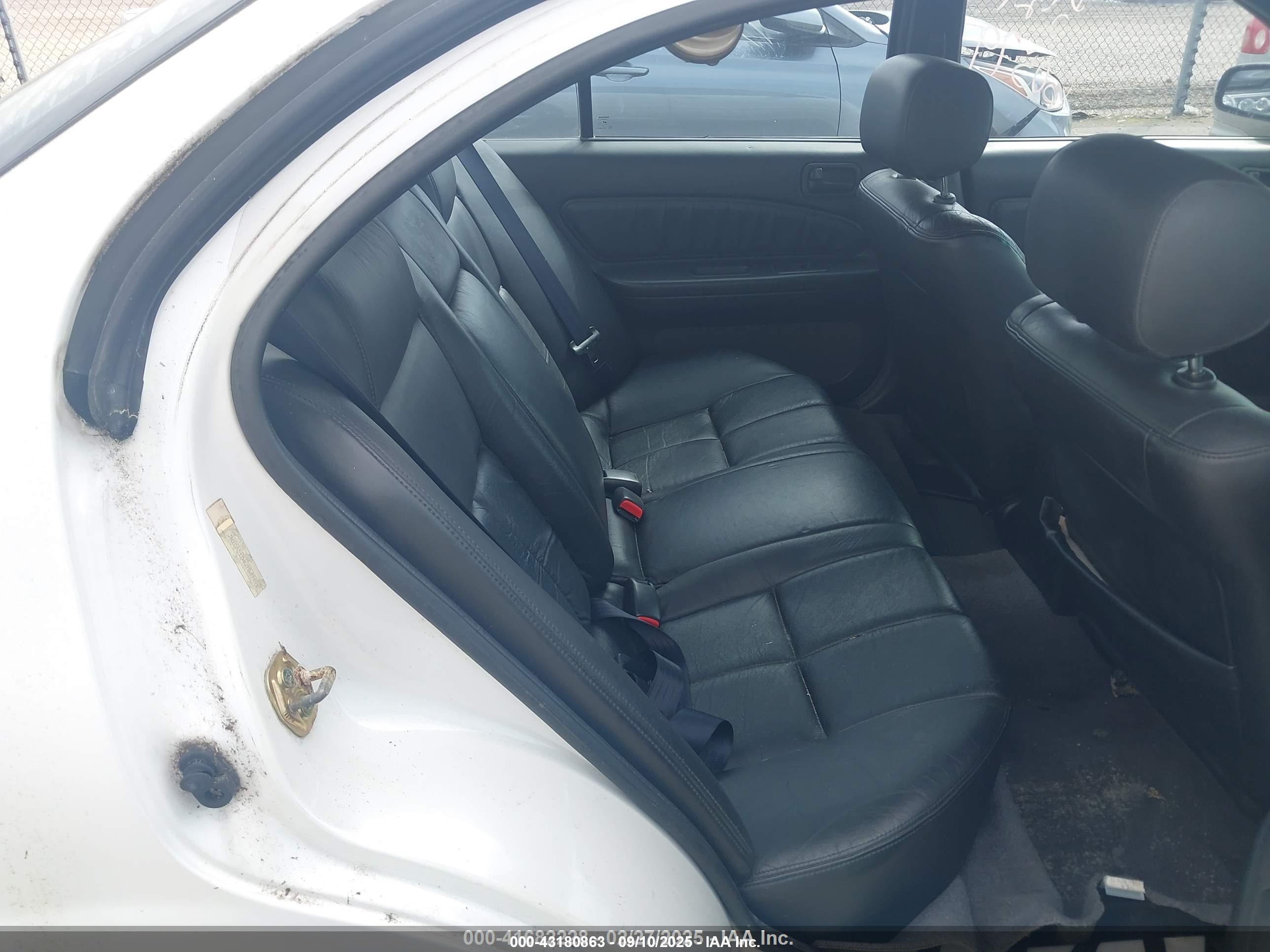 NISSAN MAXIMA image 8