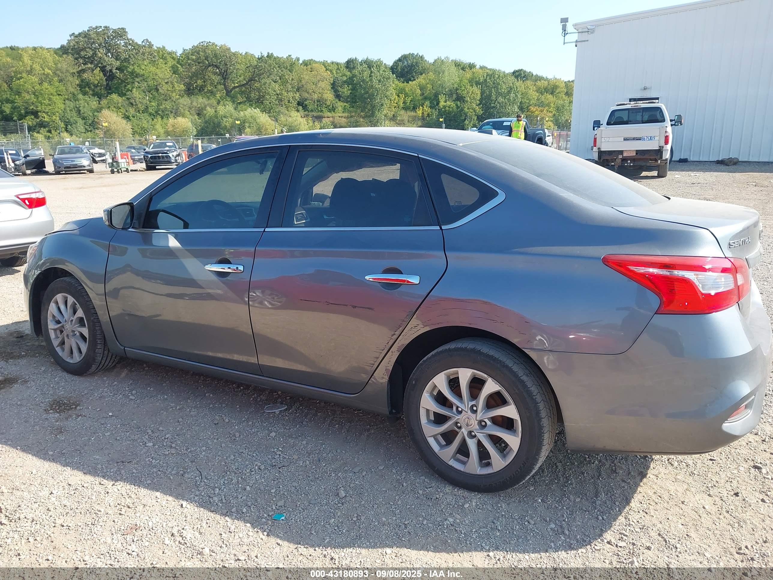 NISSAN SENTRA image 6