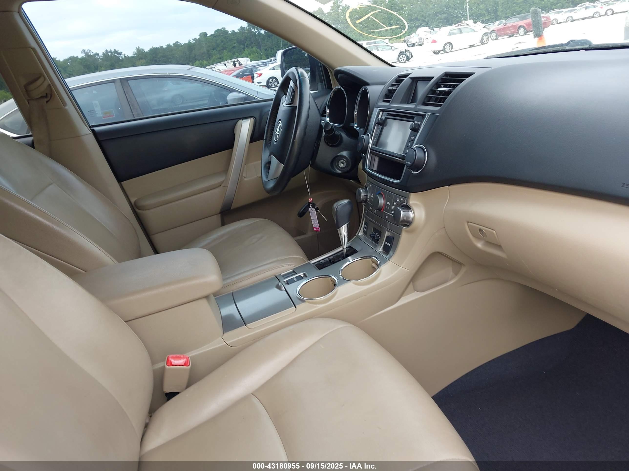 TOYOTA HIGHLANDER image 5