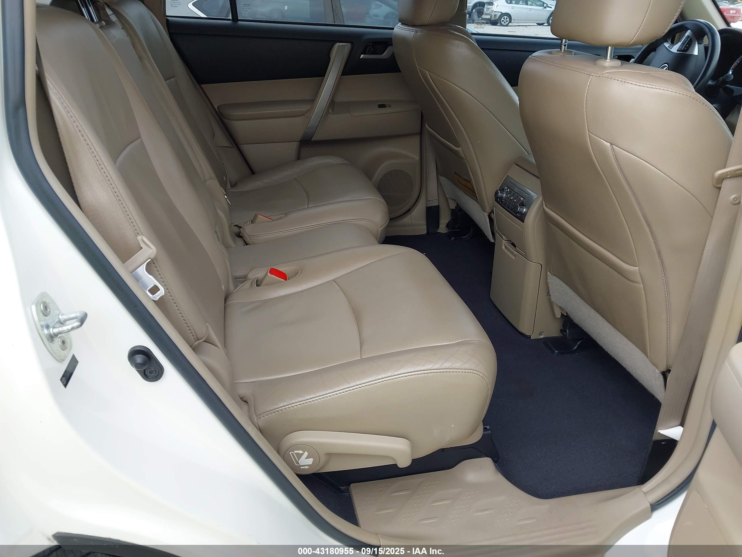 TOYOTA HIGHLANDER image 8