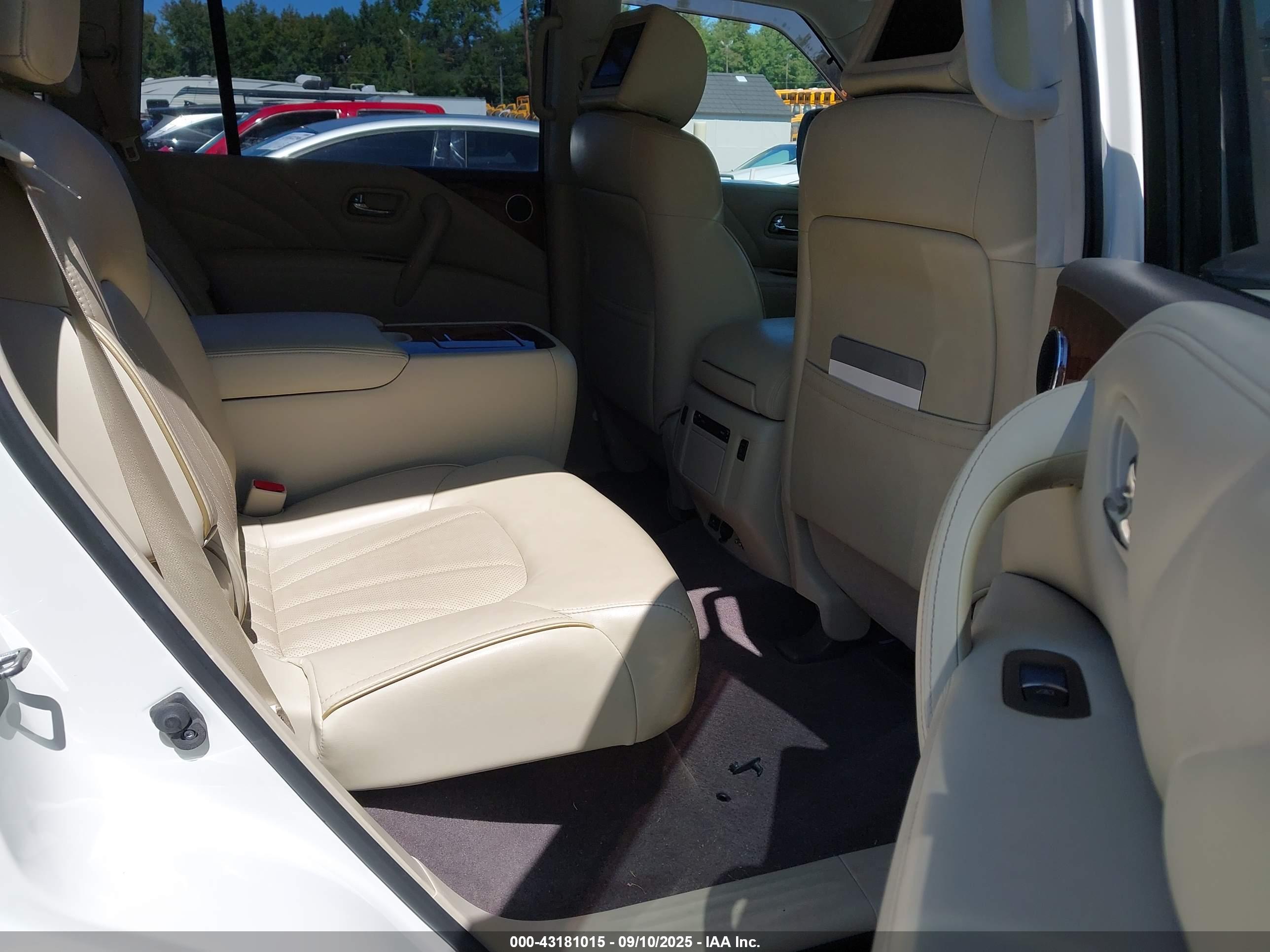 INFINITI QX80 image 8