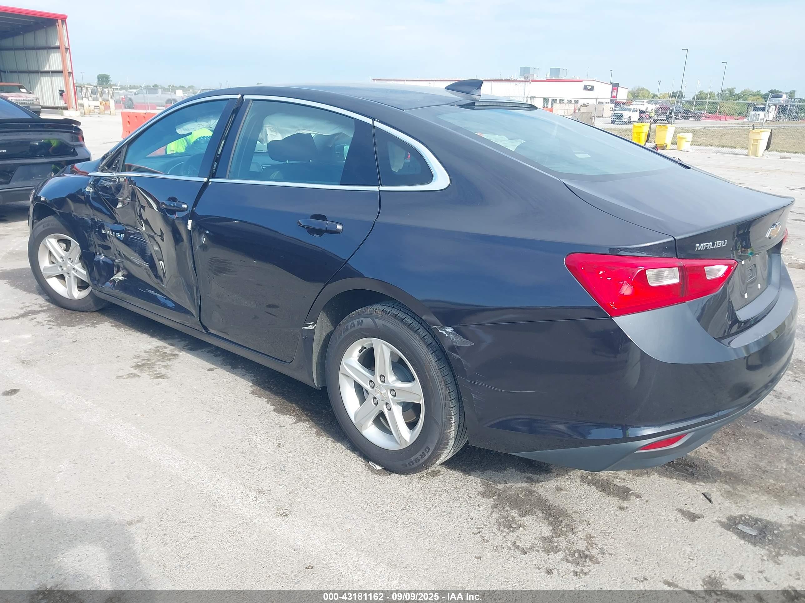 CHEVROLET MALIBU image 3