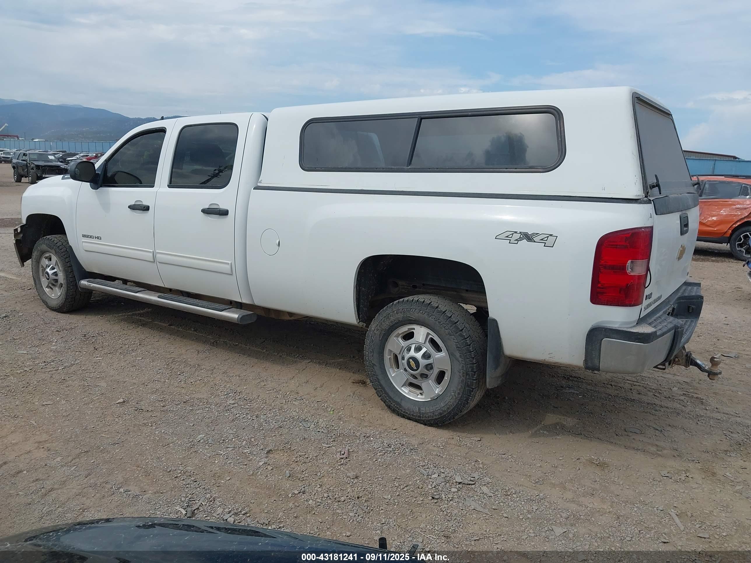 CHEVROLET SILVERADO image 3