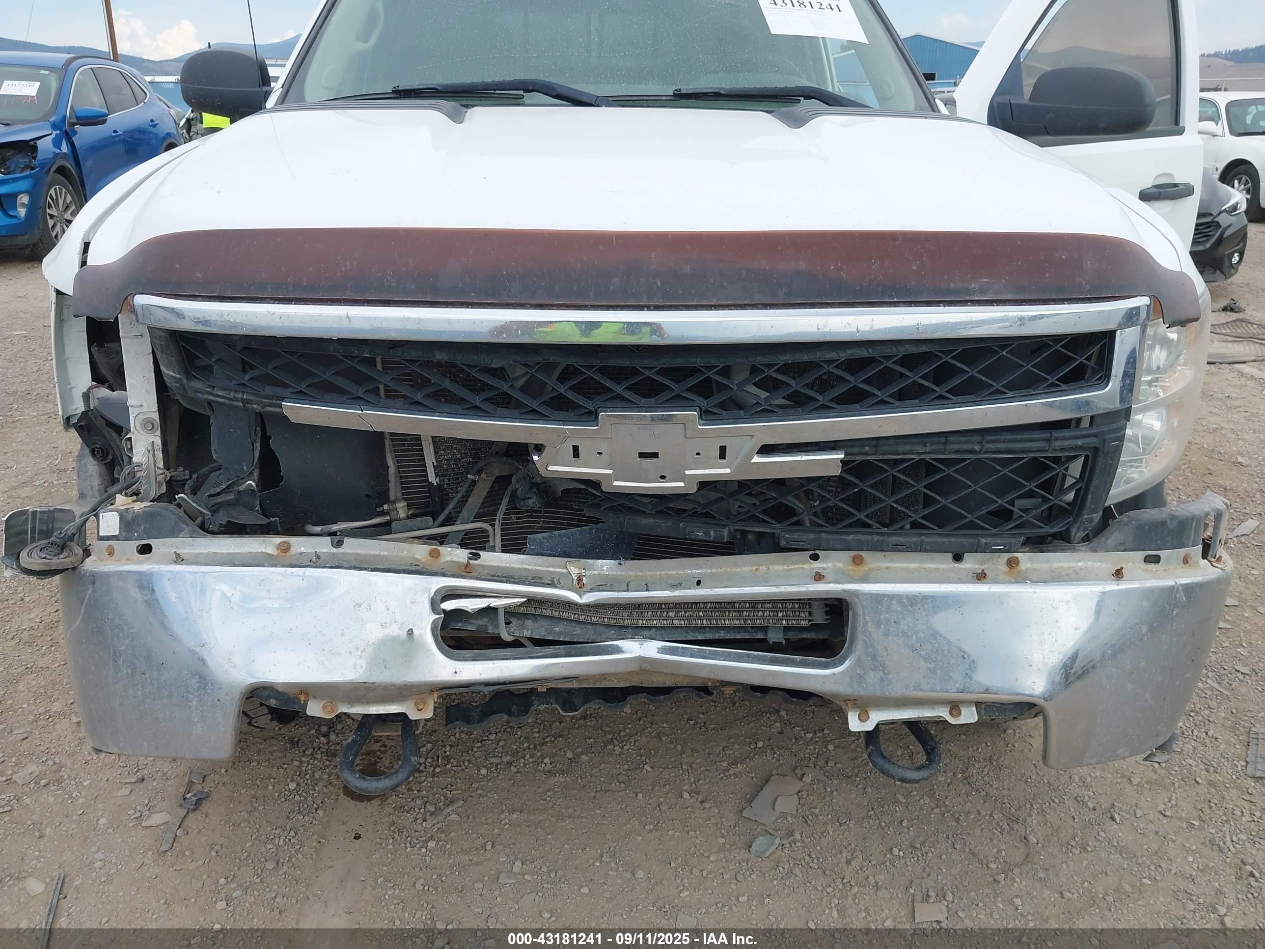 CHEVROLET SILVERADO image 6