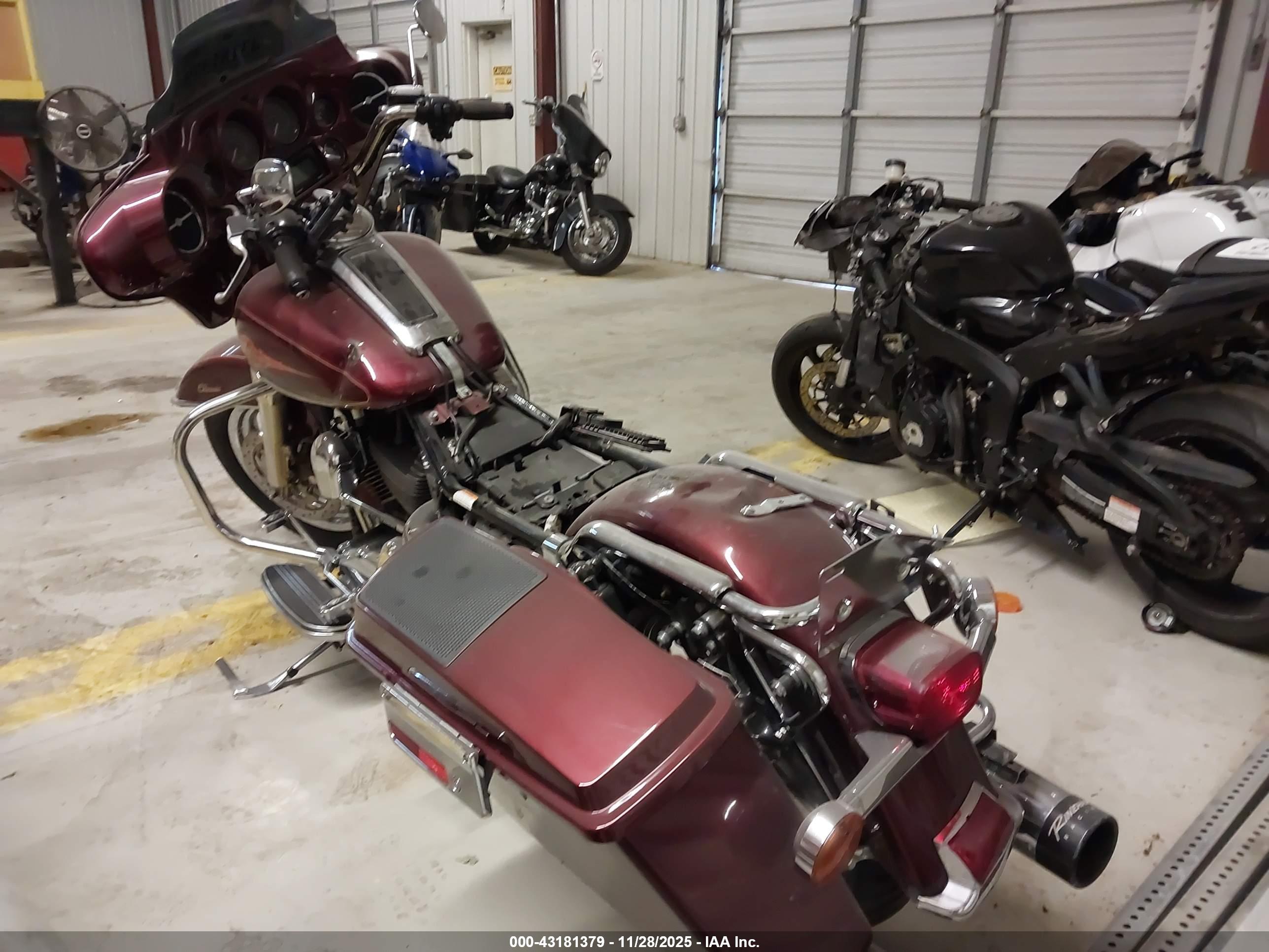 HARLEY-DAVIDSON FLHT image 3