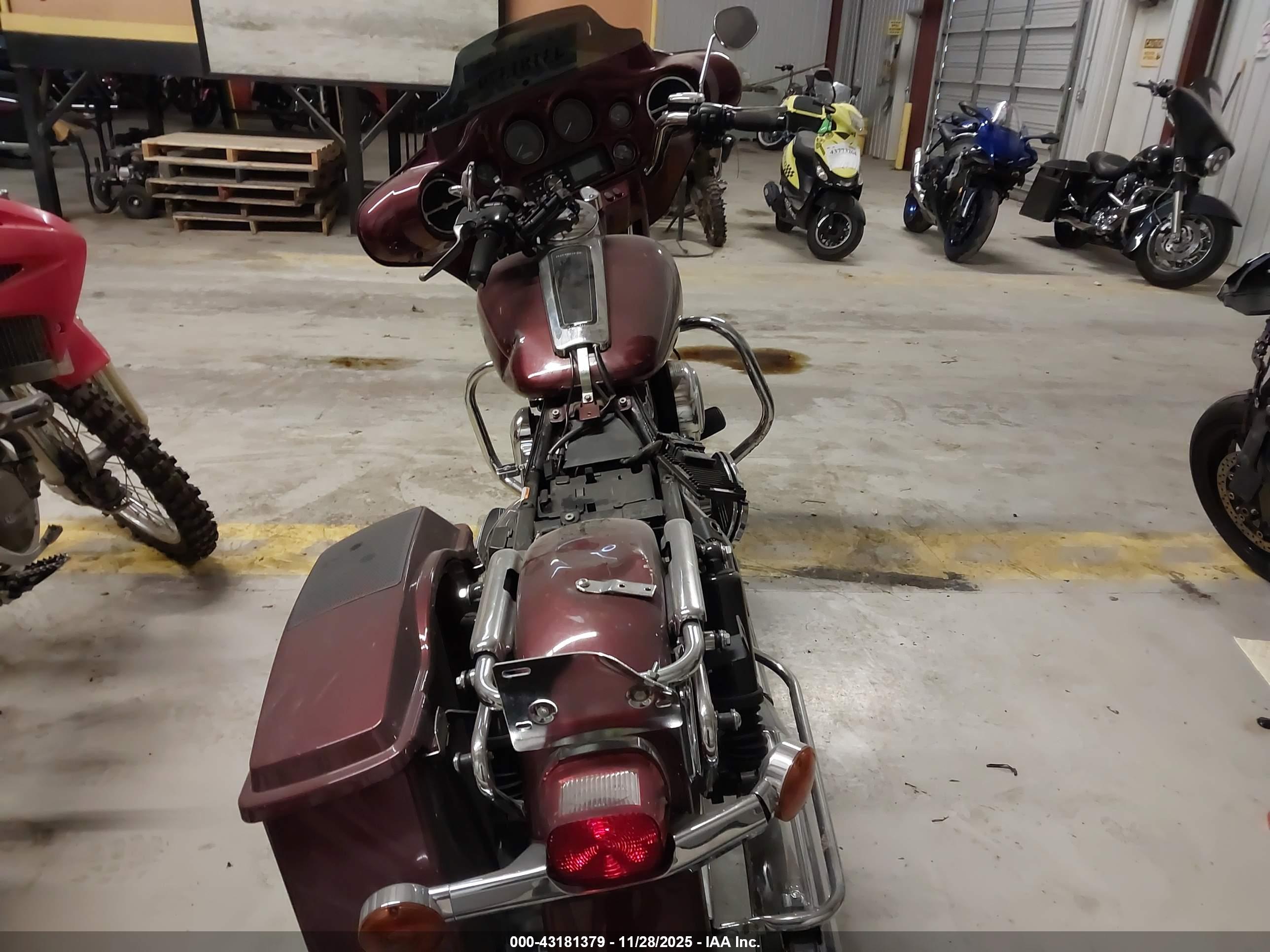 HARLEY-DAVIDSON FLHT image 6