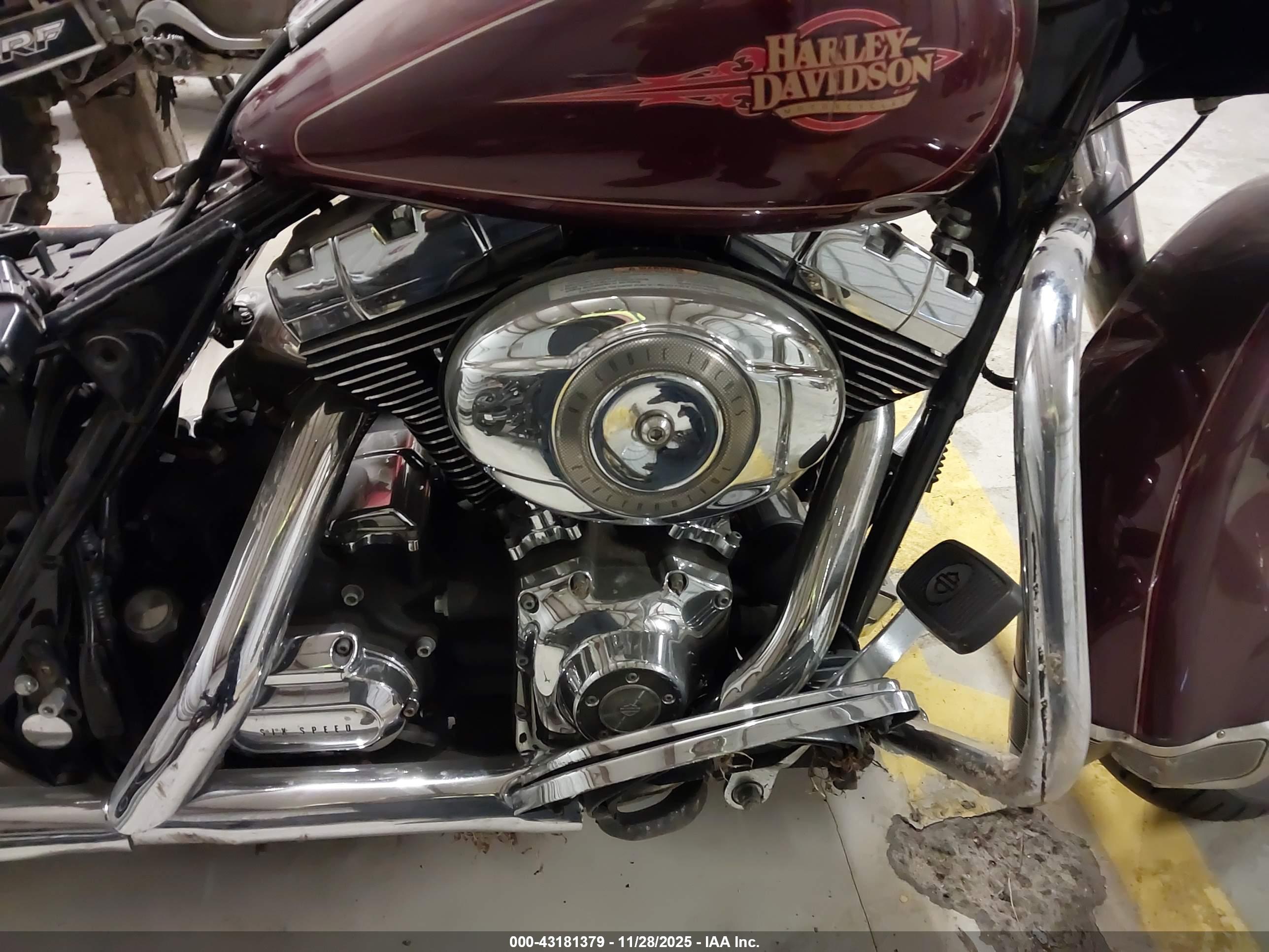HARLEY-DAVIDSON FLHT image 8