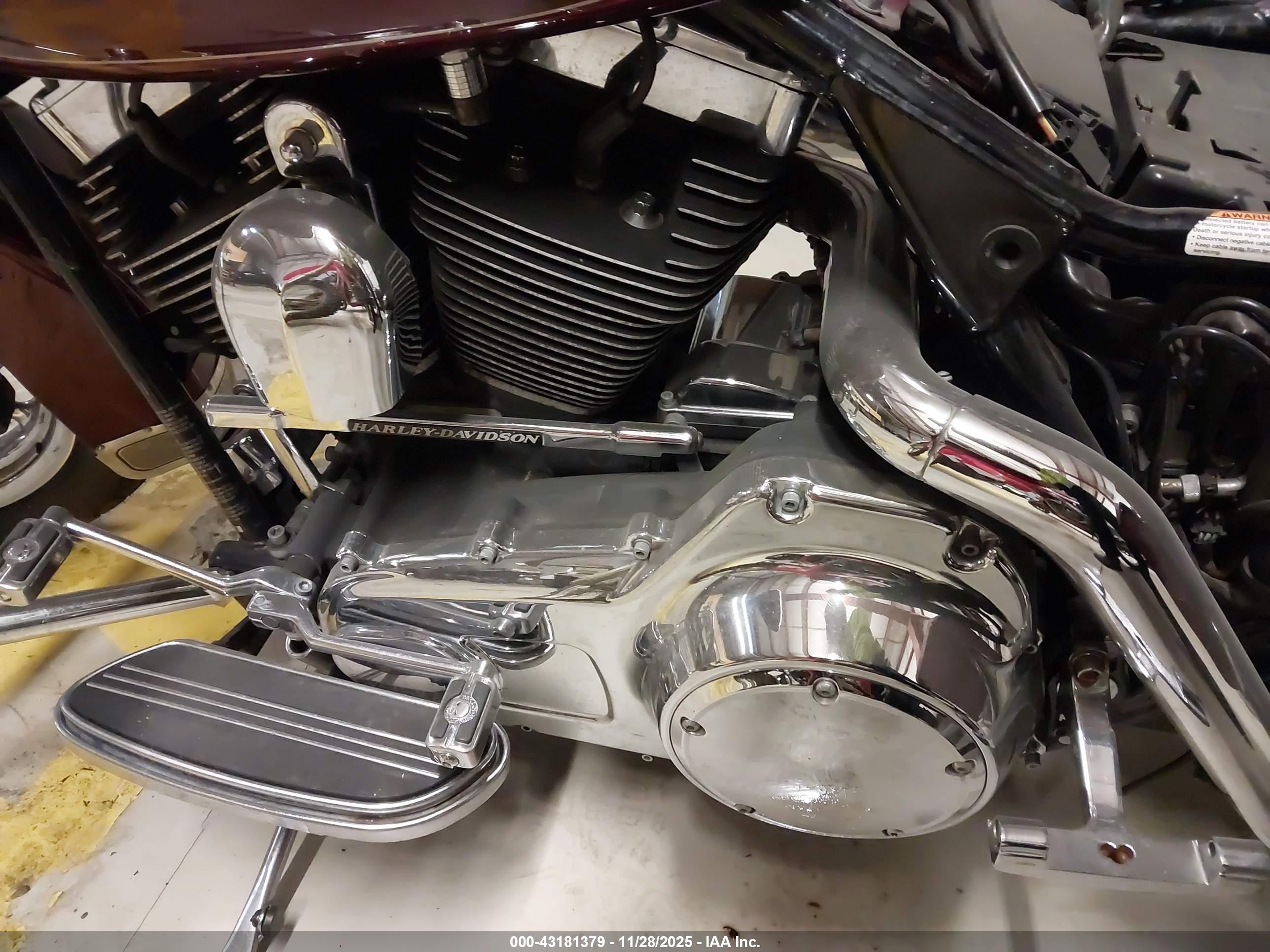 HARLEY-DAVIDSON FLHT image 9