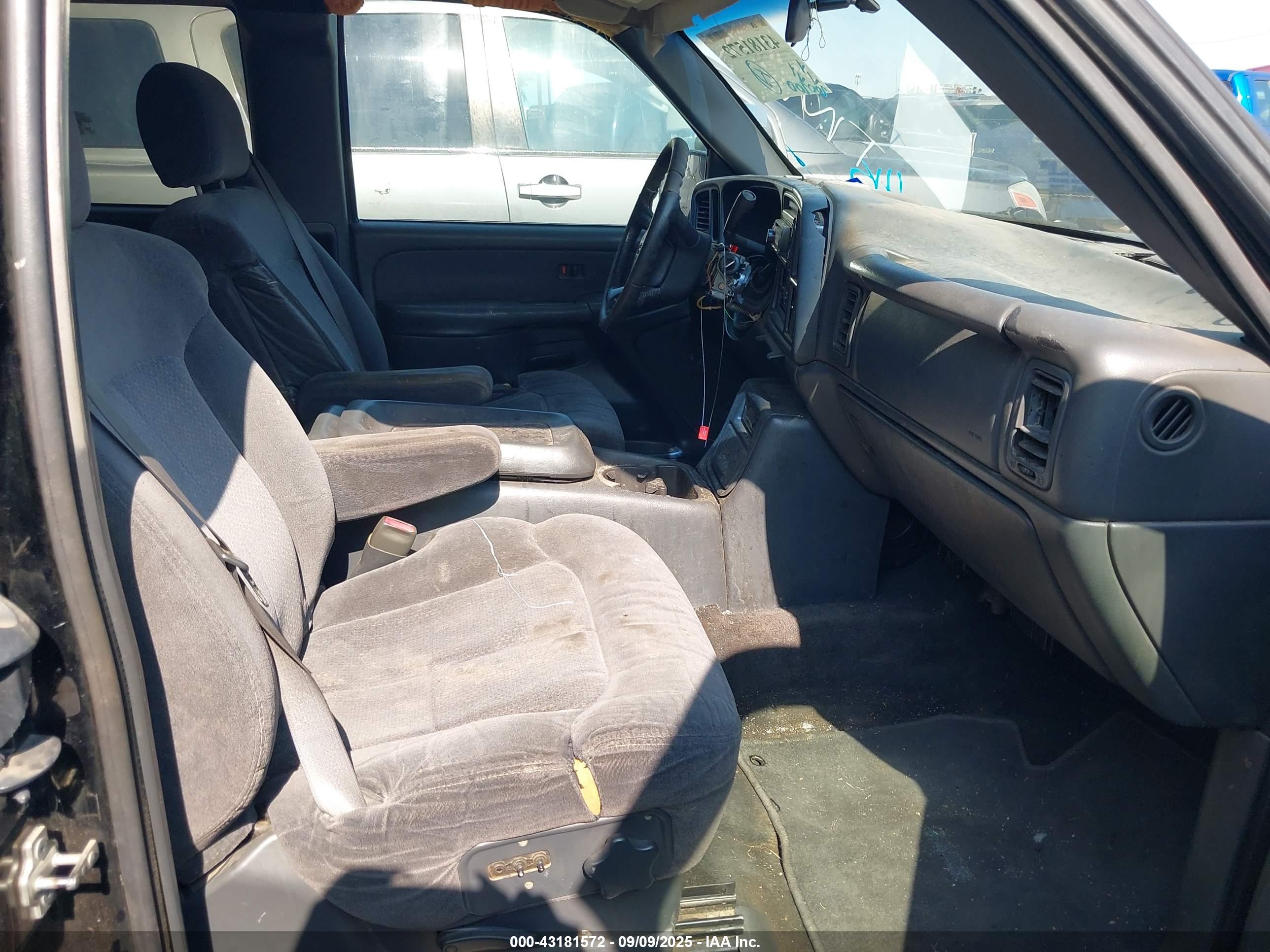 CHEVROLET SILVERADO image 5