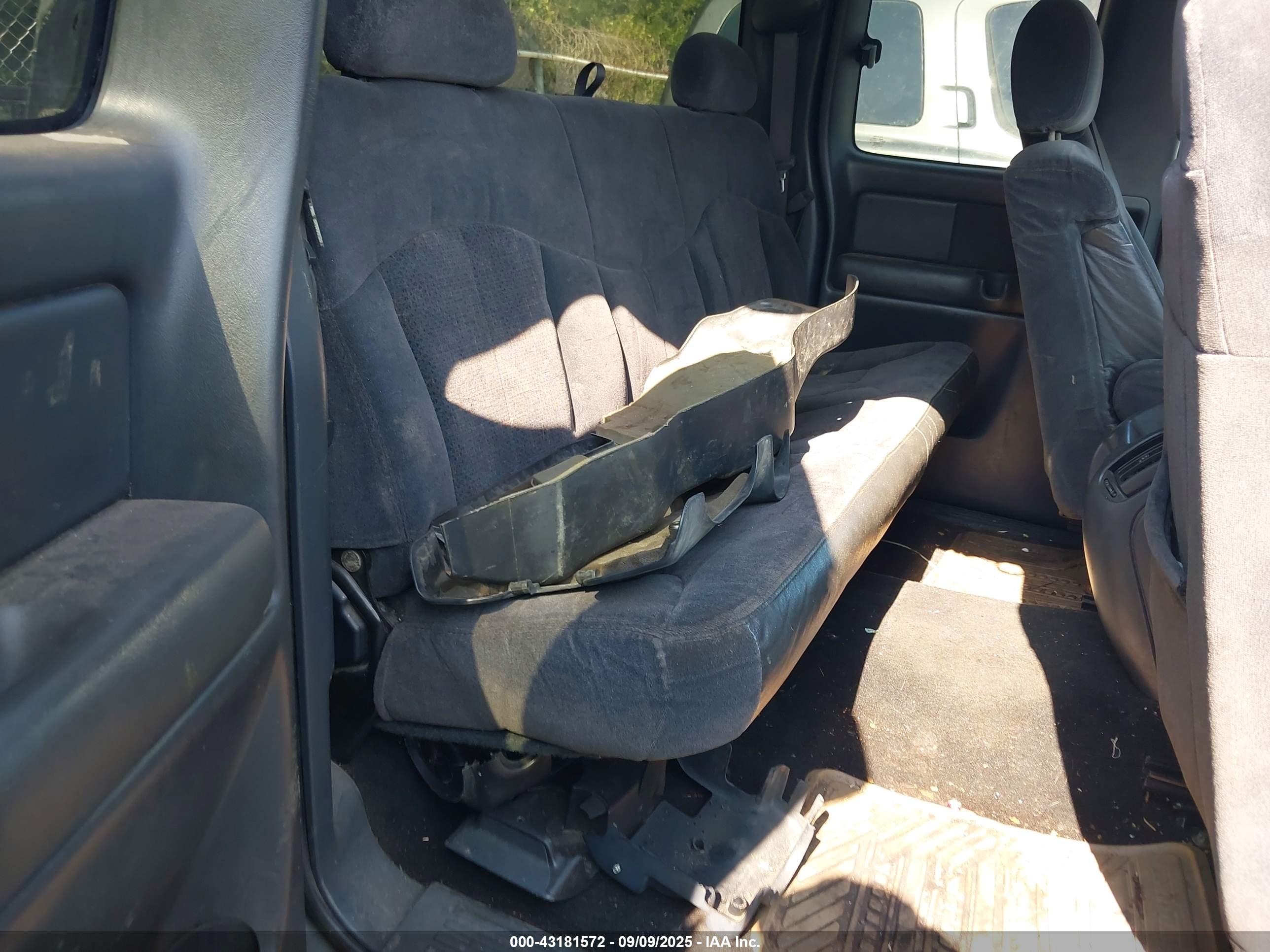 CHEVROLET SILVERADO image 8