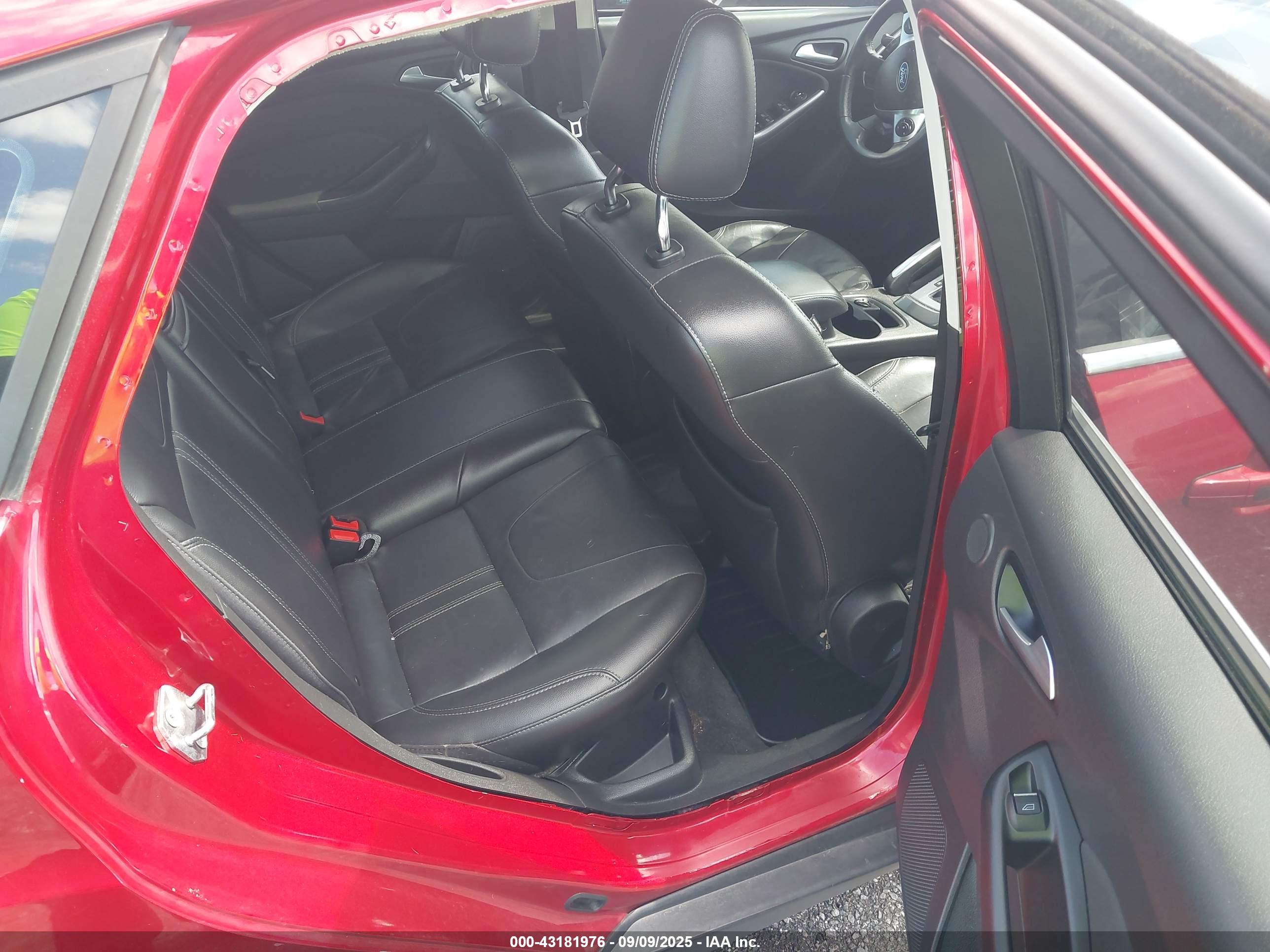 FORD FOCUS image 8