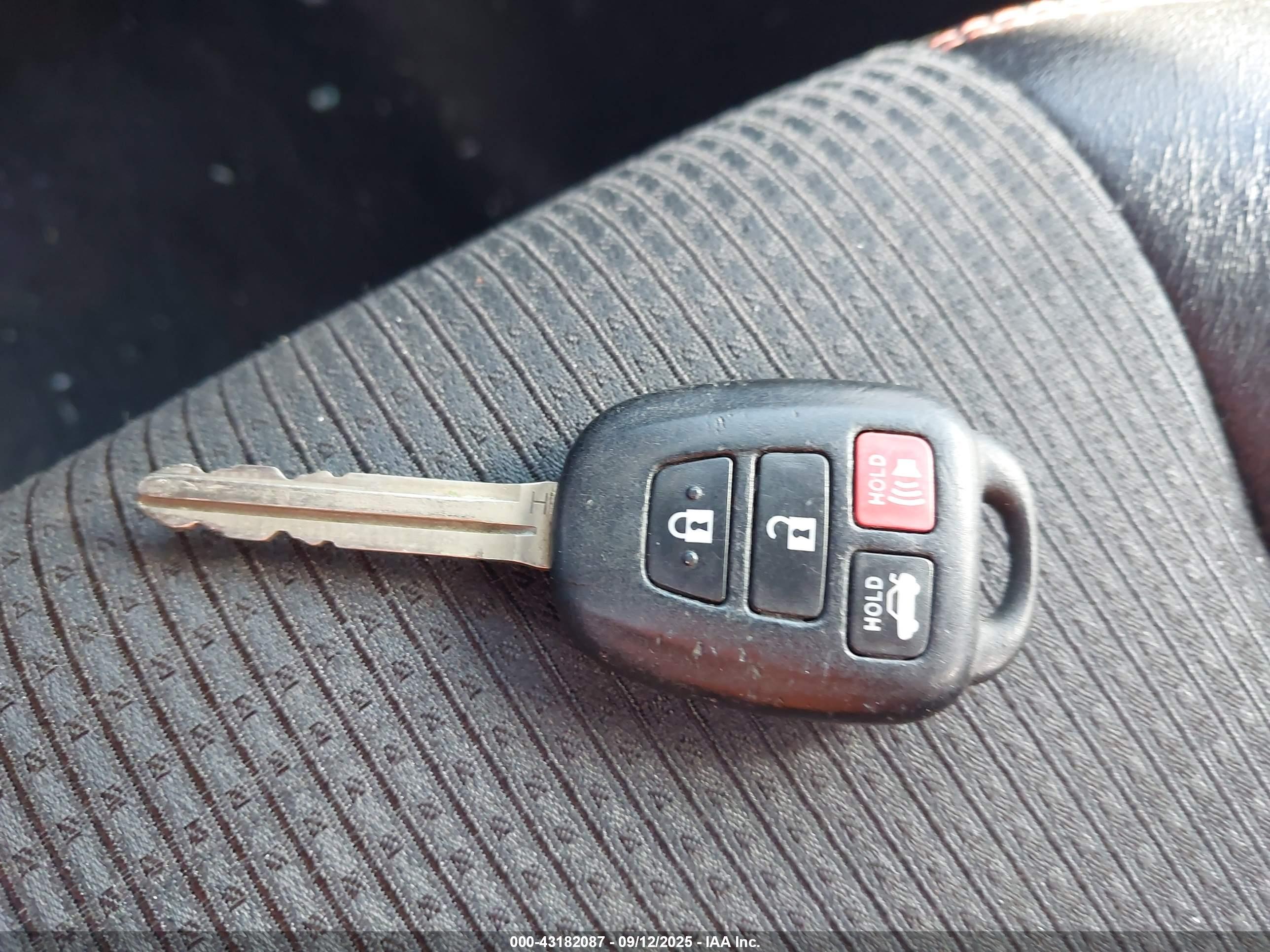 TOYOTA CAMRY image 11
