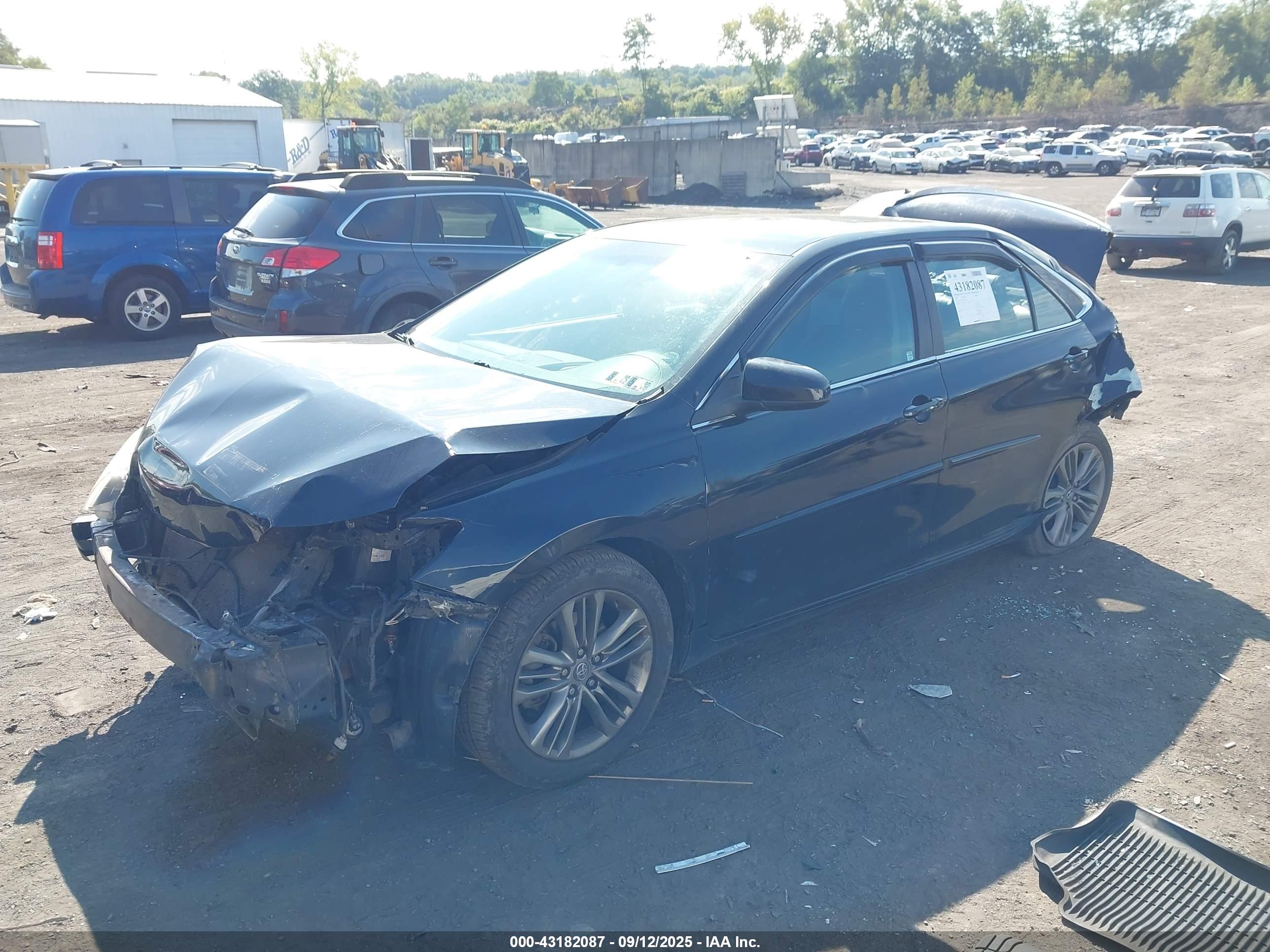 TOYOTA CAMRY image 2