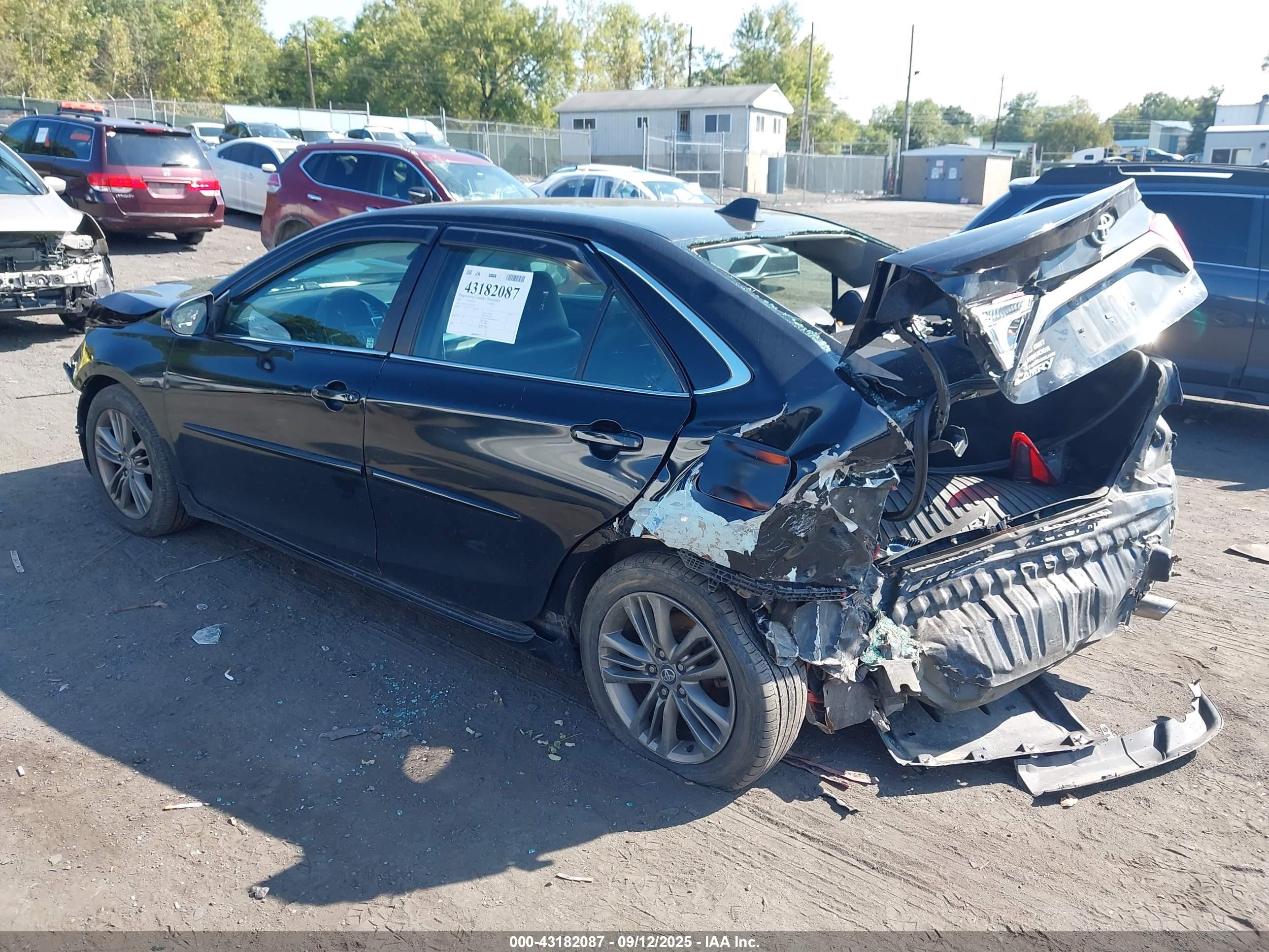 TOYOTA CAMRY image 3